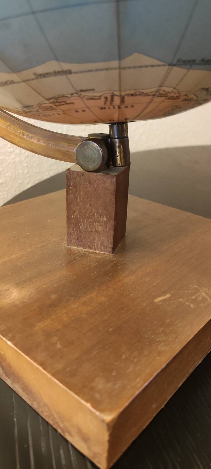 Girard and Barrère terrestrial globe