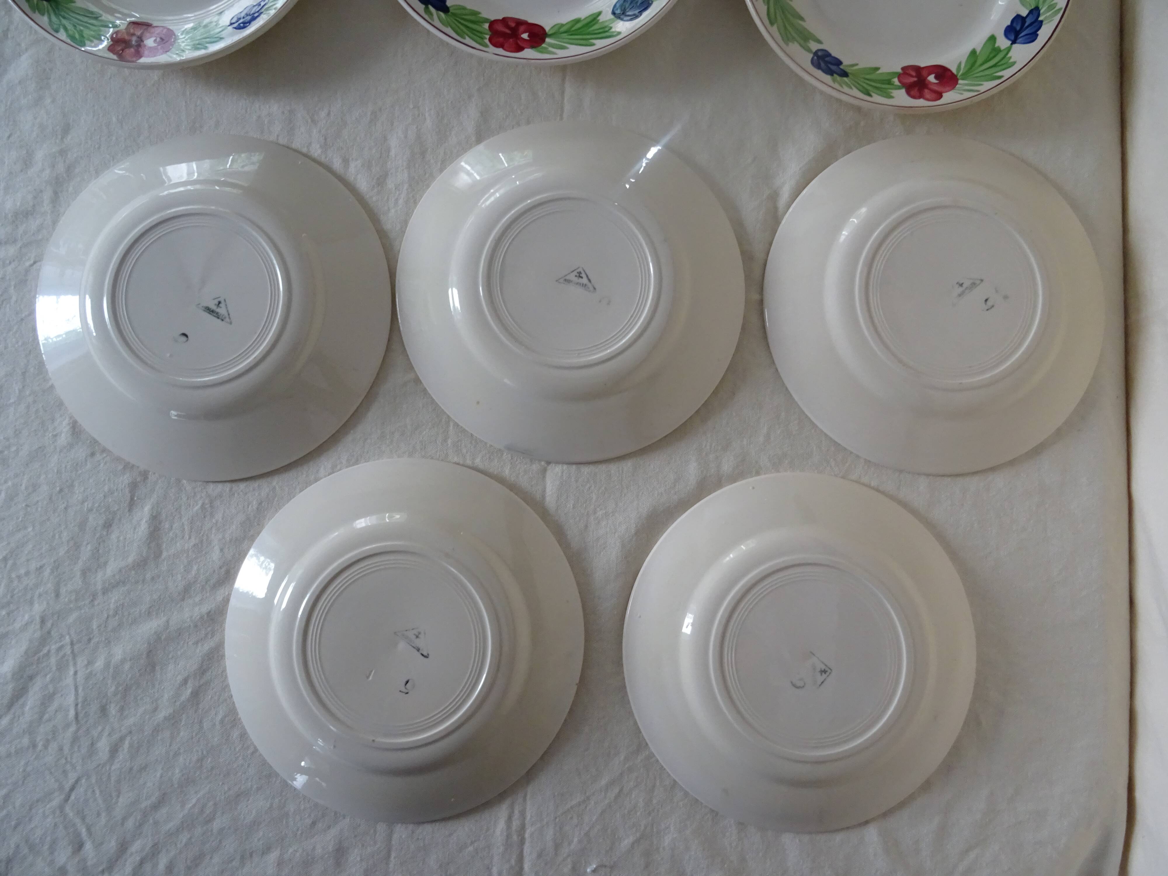 8 old flat plates faience Niderviller decoration flowers blue, red