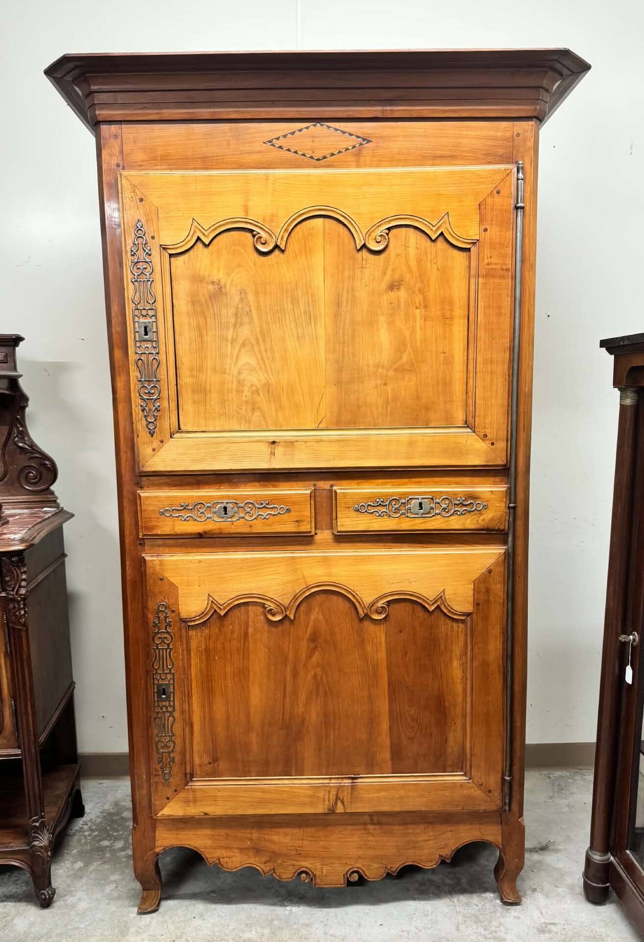 Bonnetière en merisier époque Louis XV