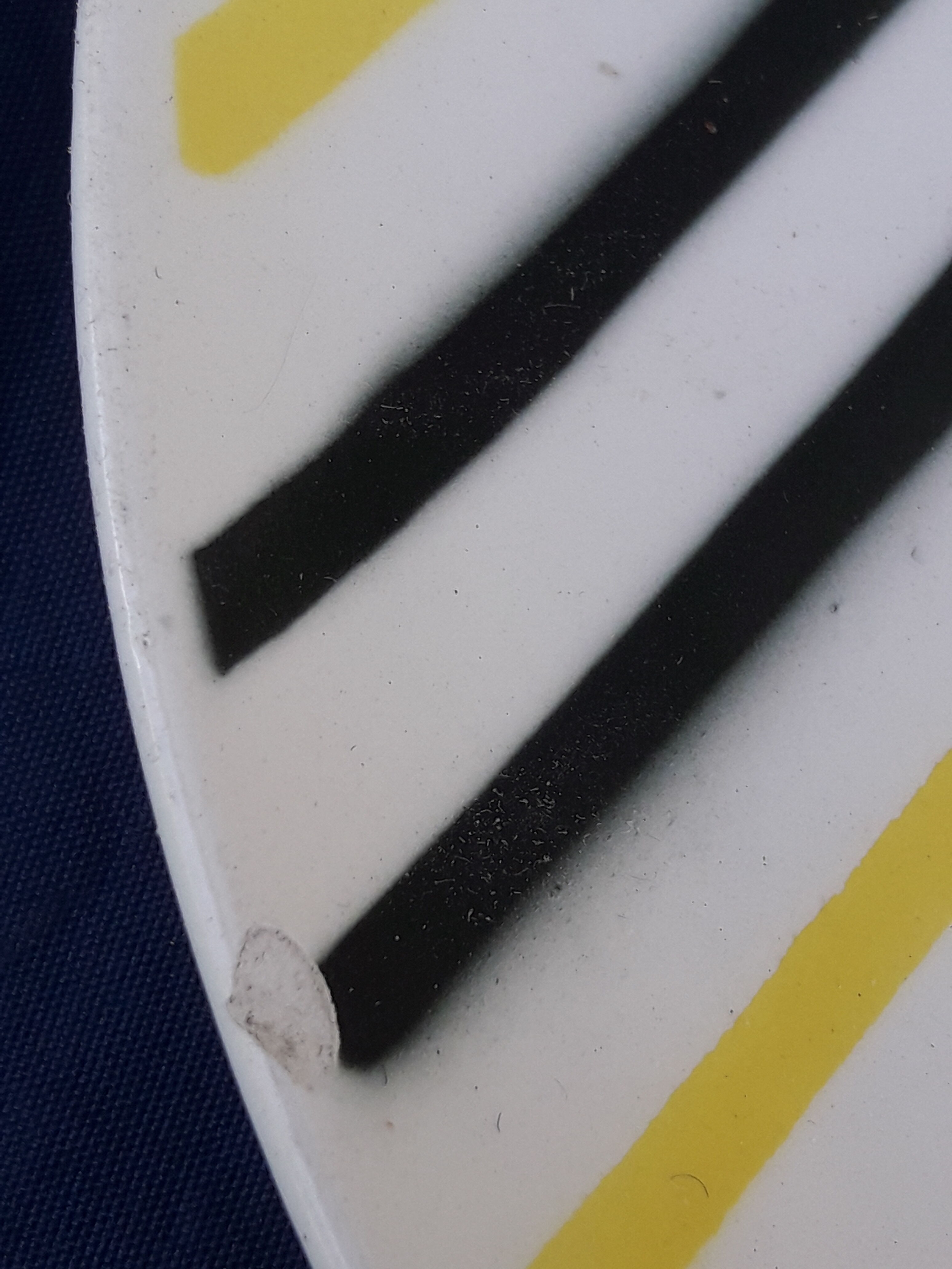 4 plates Verceram A L earth striped black and yellow