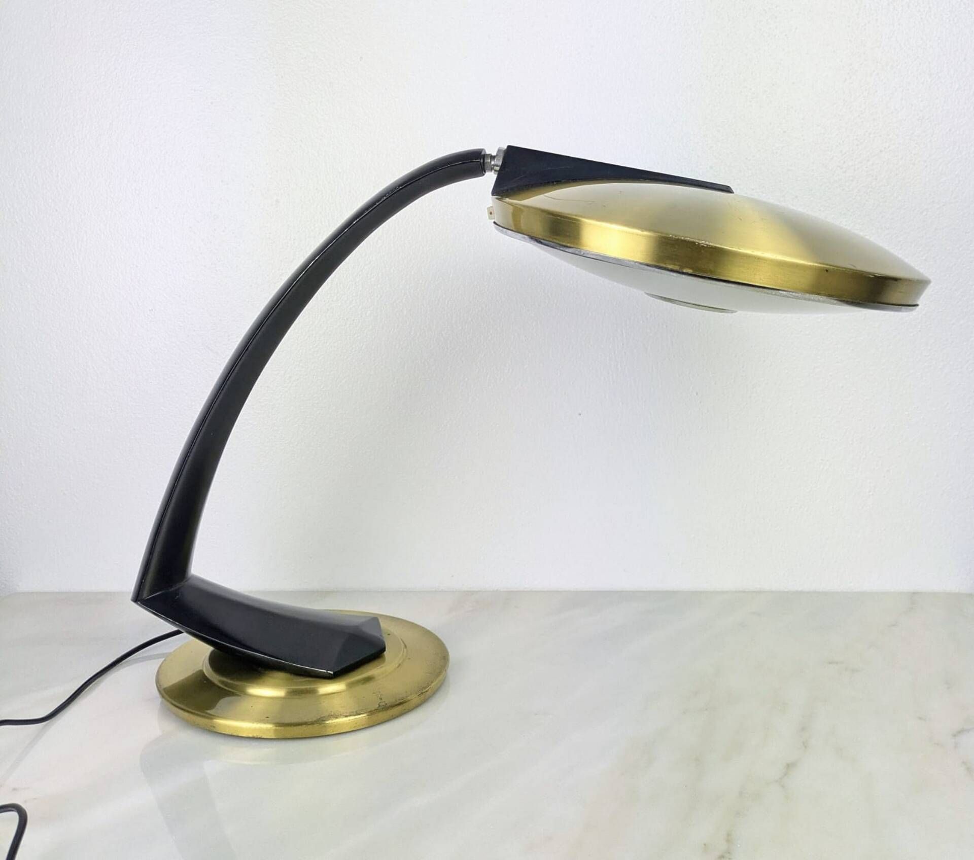 Fase boomerang 2000 table lamp designed by Luis Perez de la Oliva