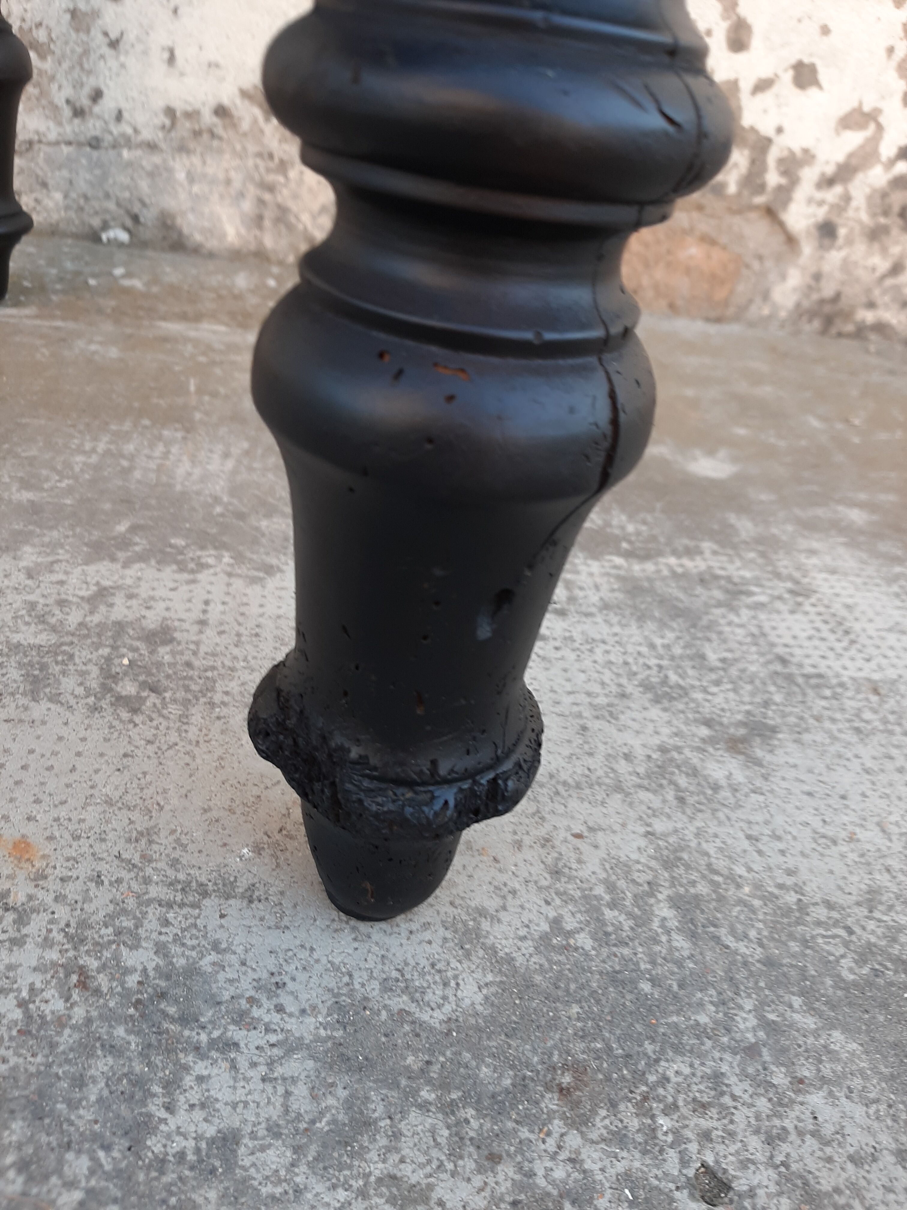 Black pie bistro table