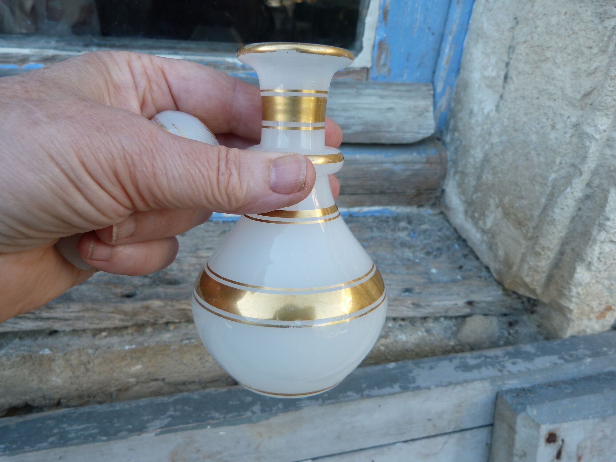 Portieux Vallerysthal old flask in white opaline and gold 1900