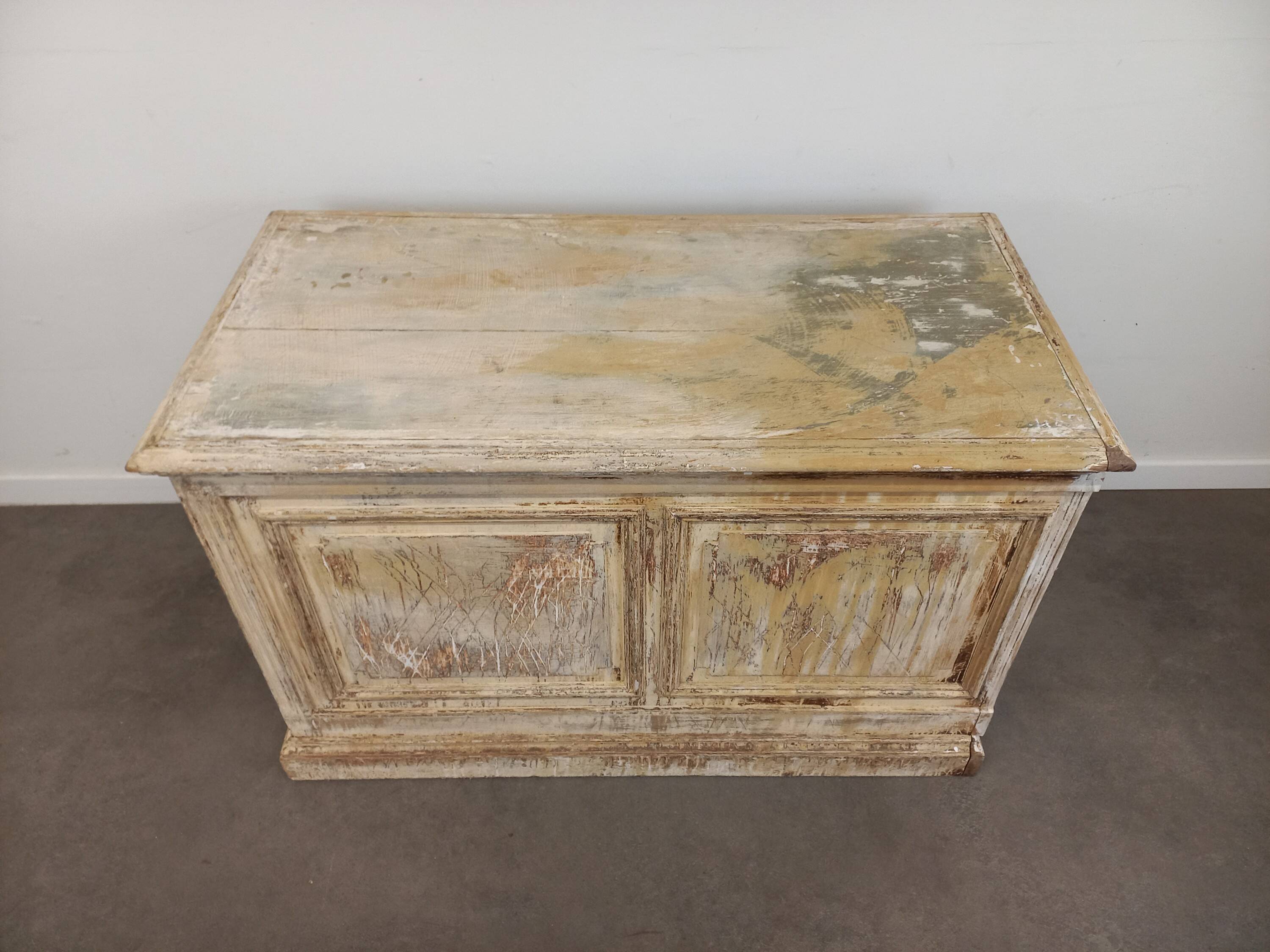 patinated store bank
