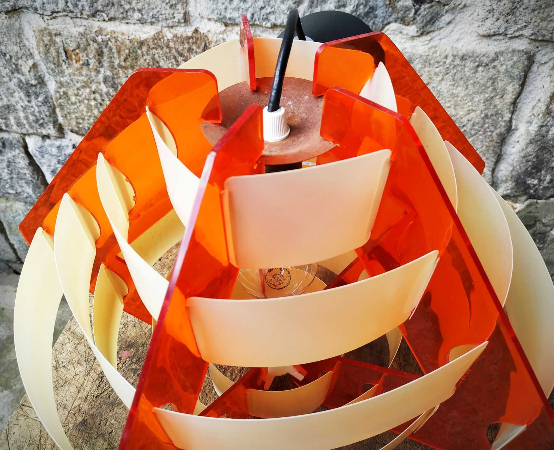 Vintage geometric suspension