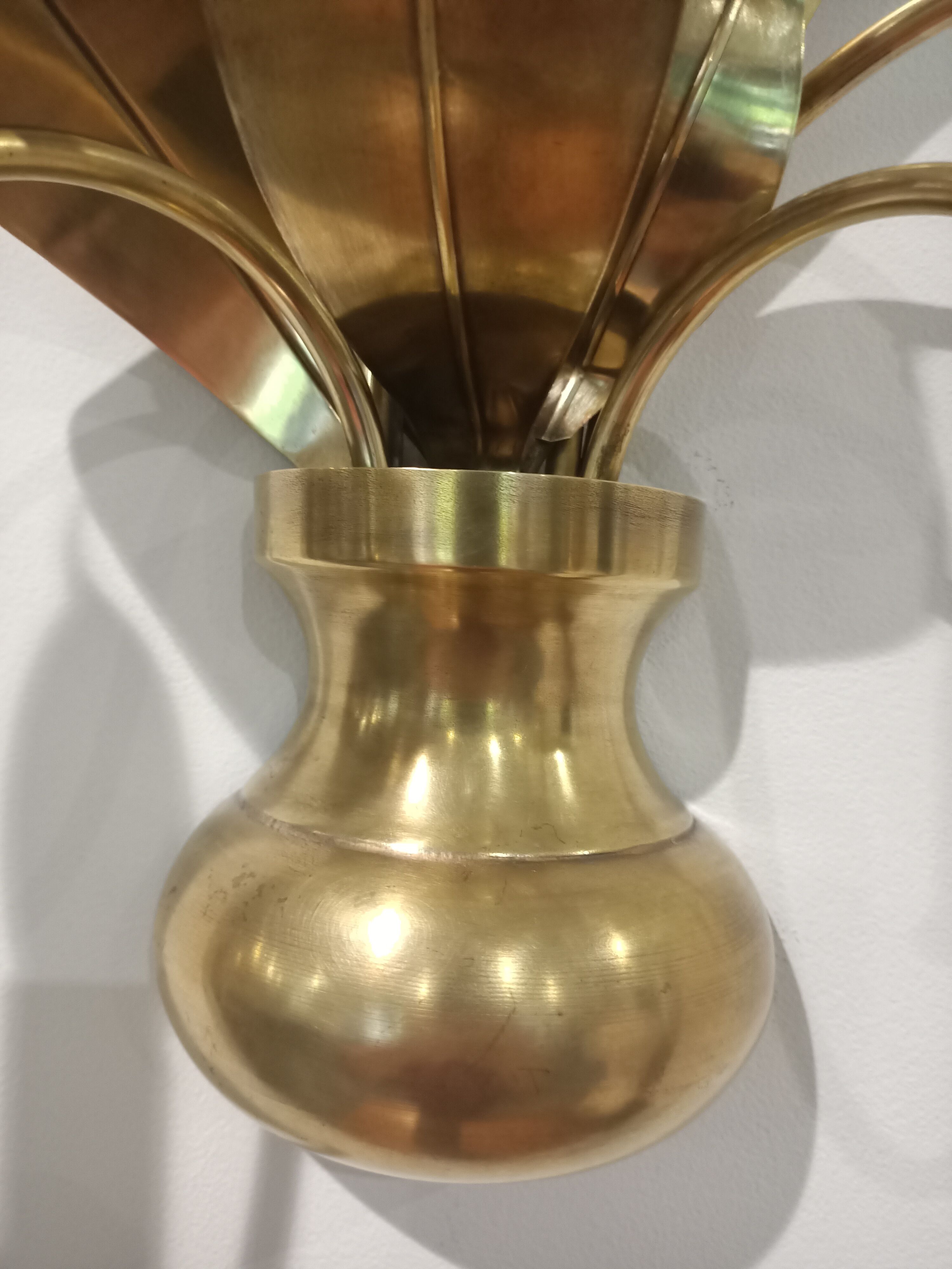 Golden wall lamp