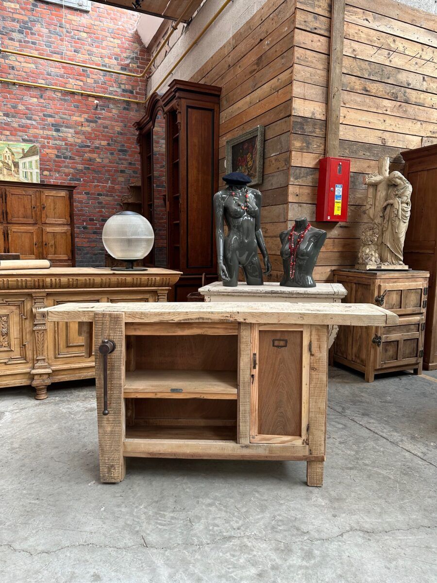 Joiner's workbench from the early 20th century.