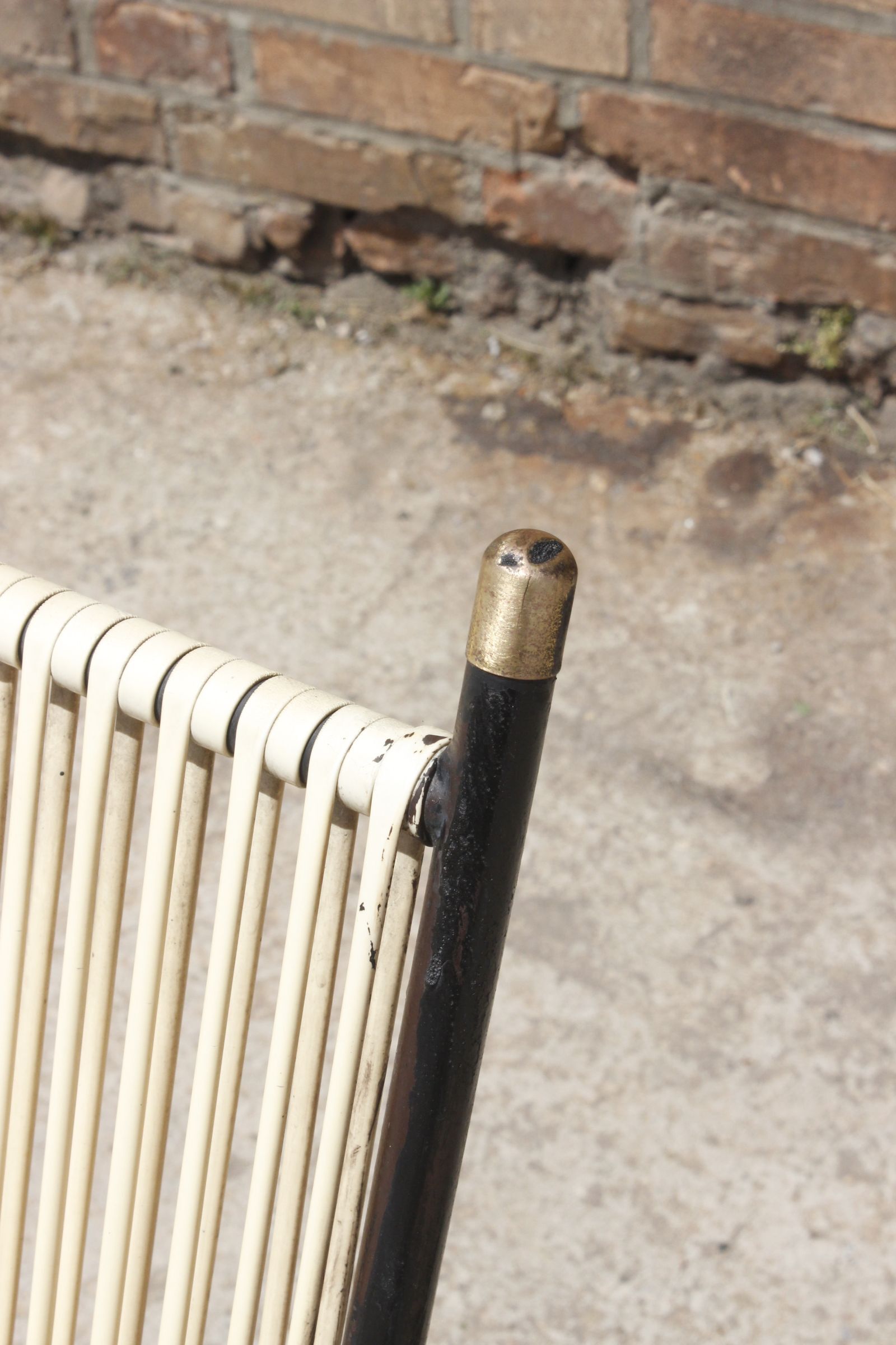 Fauteuil fer forgé, laiton & scoubidou, France 1950s