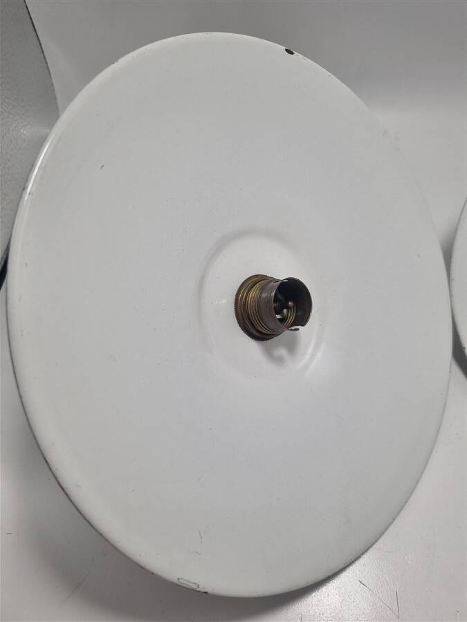 Wall lights in enamelled sheet metal