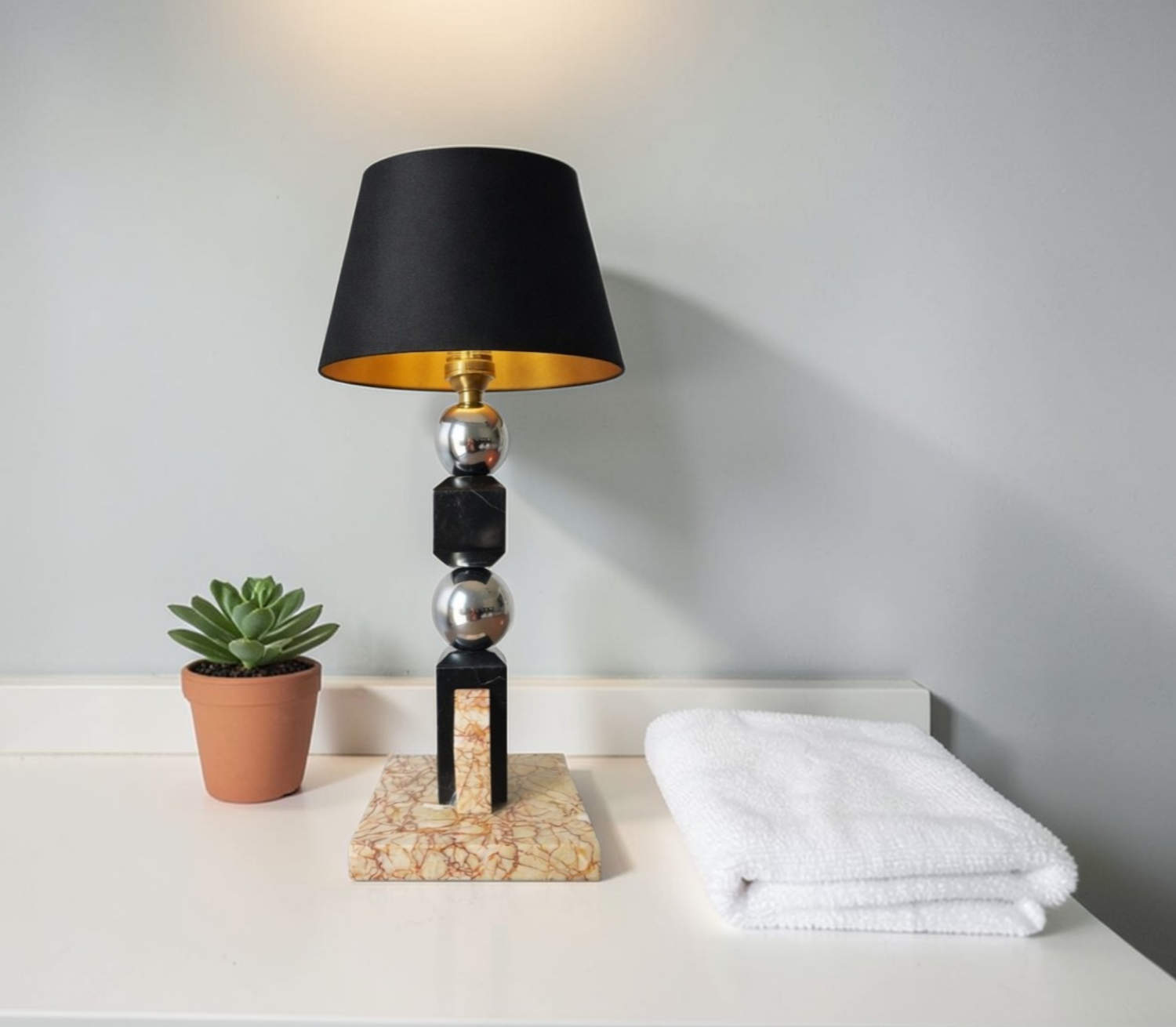 Sculptural lamp in marble and chrome - Modernist Art Deco style