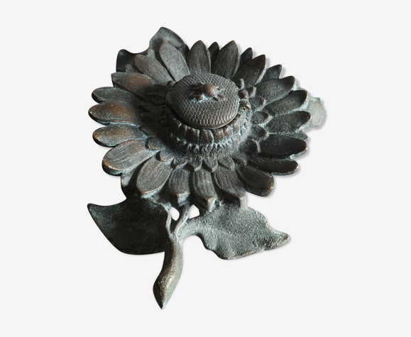 Encrier en bronze scarabée sur fleur de tournesol