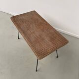 Table basse osier tressé et métal 1960