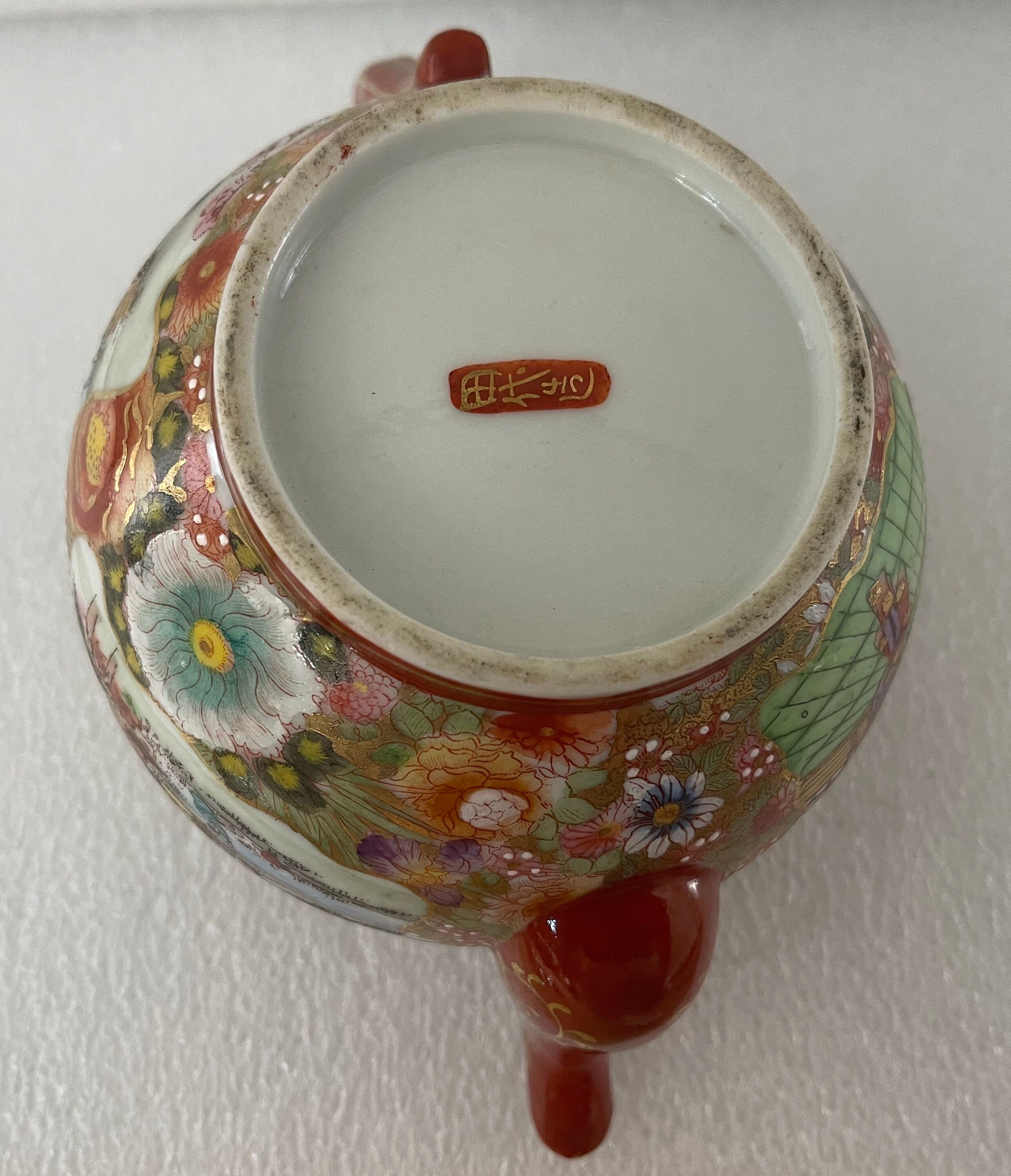 Teapot Satsuma porcelain polychrome décor signed Koshida around 1920