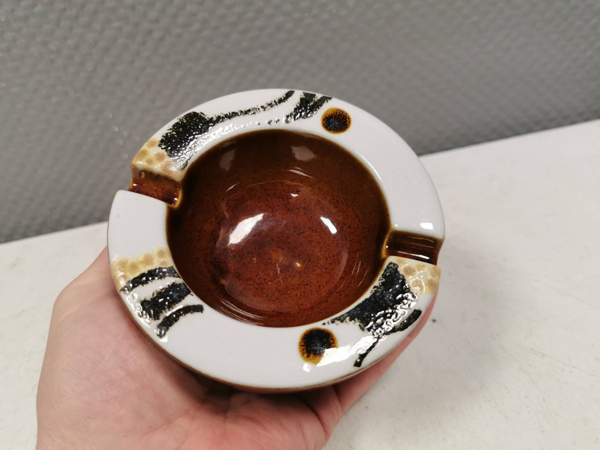 Mid-century ceramic ashtray, by Ellen Malmer for Royal Copenhagen, 1960s.