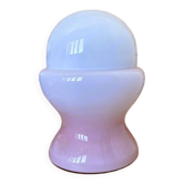Lampe de table en verre opalin rose de l'ère spatiale