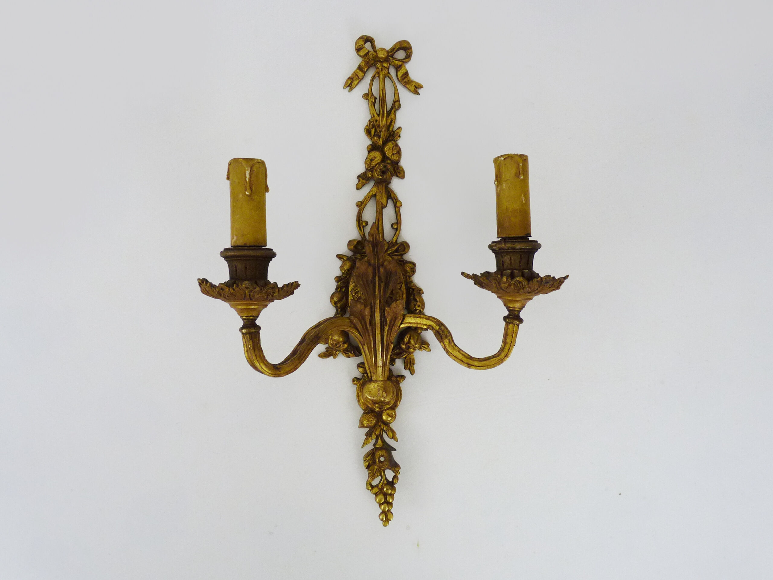 Vintage wall lamp decorated with ribbon and grape. Louis XVI style. XIXth