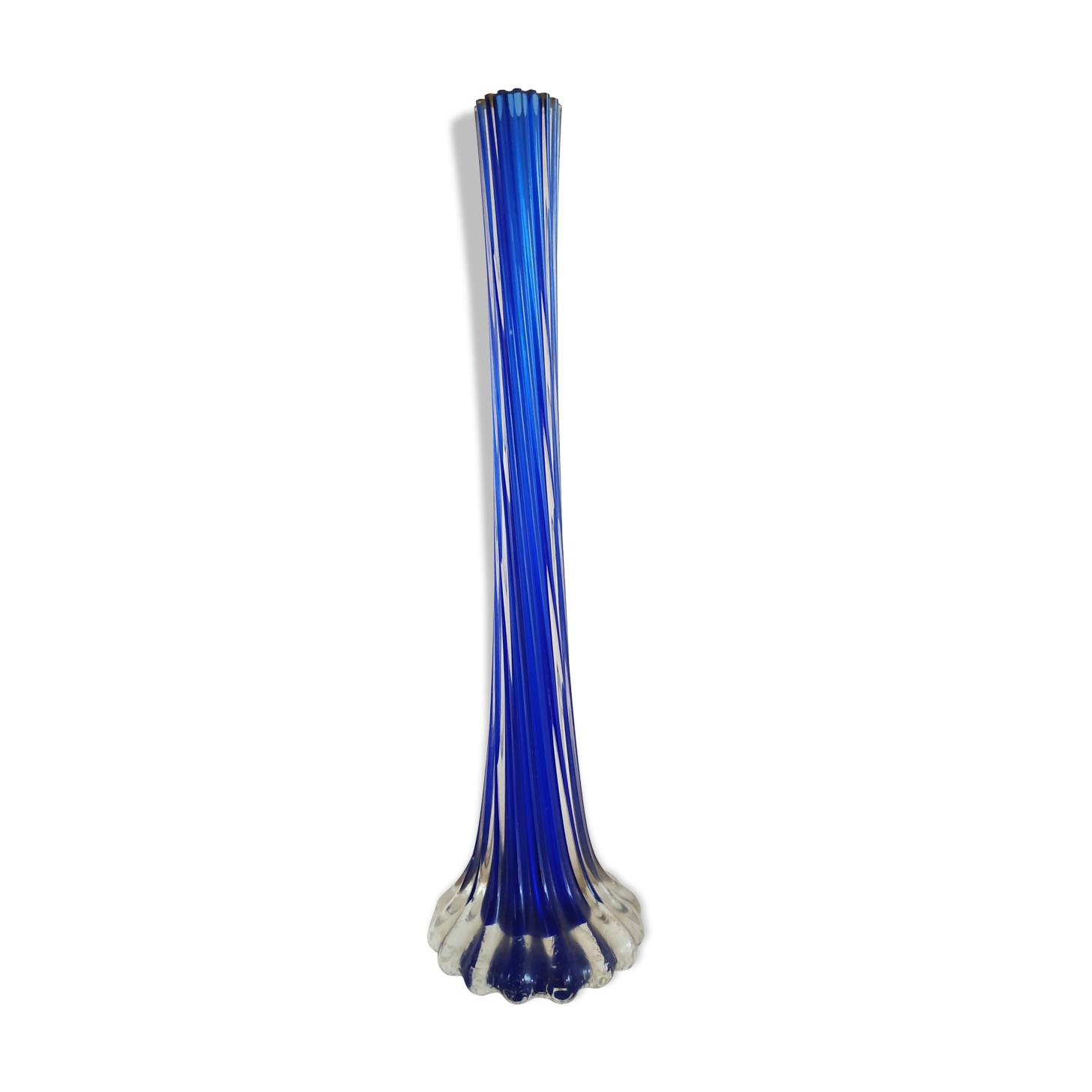 Soliflore in twisted blue glass