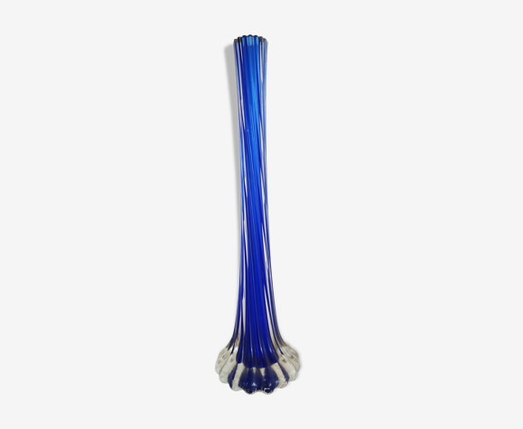Soliflore en verre bleu torsadé