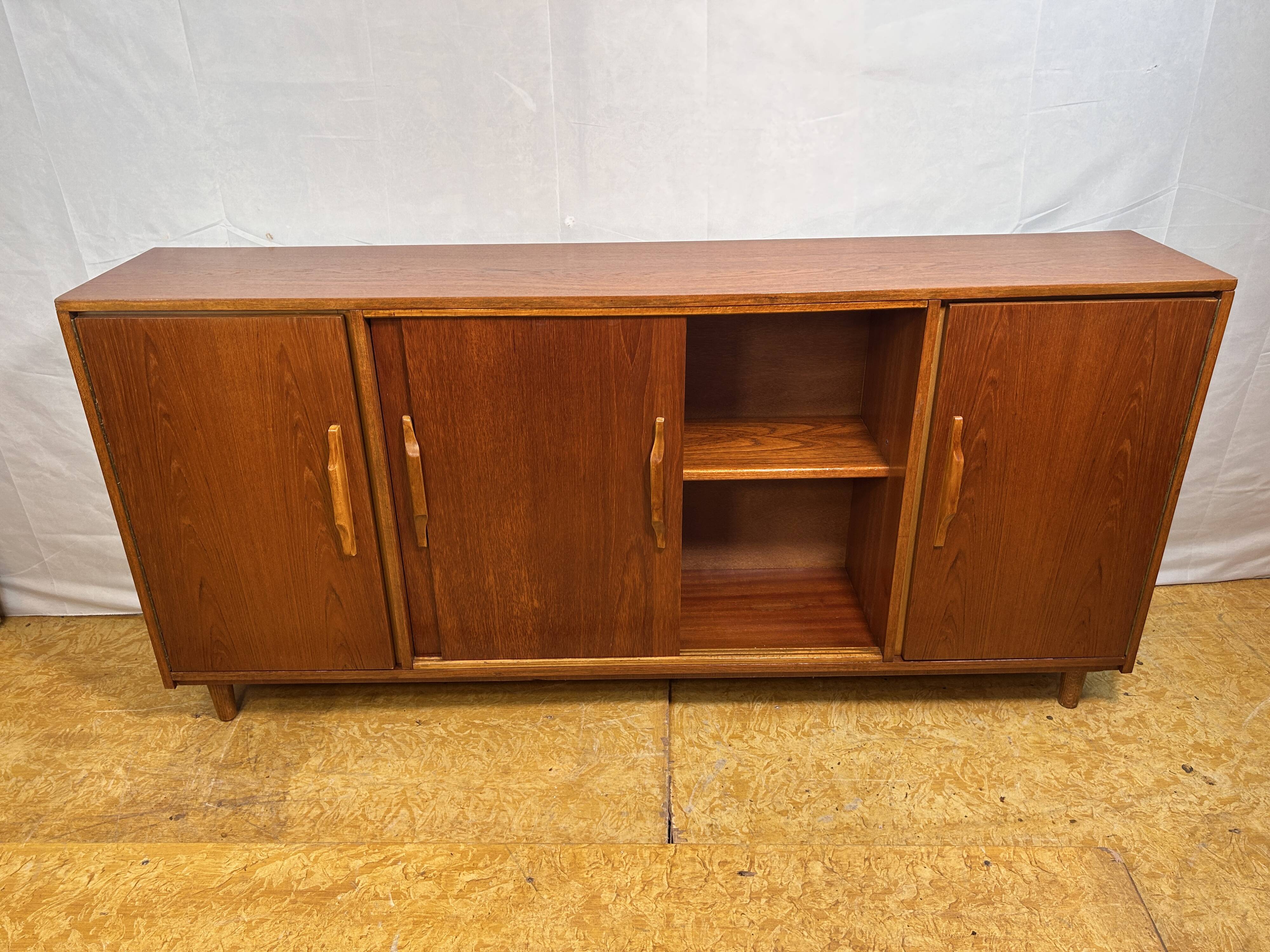 Mid-Century Retro Vintage Teak Sideboard – 1960s Space-Saving Elegance