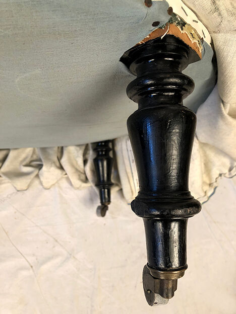 Meridian Napoleon III, recent upholstery and fabric