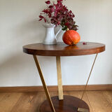 Round pedestal table