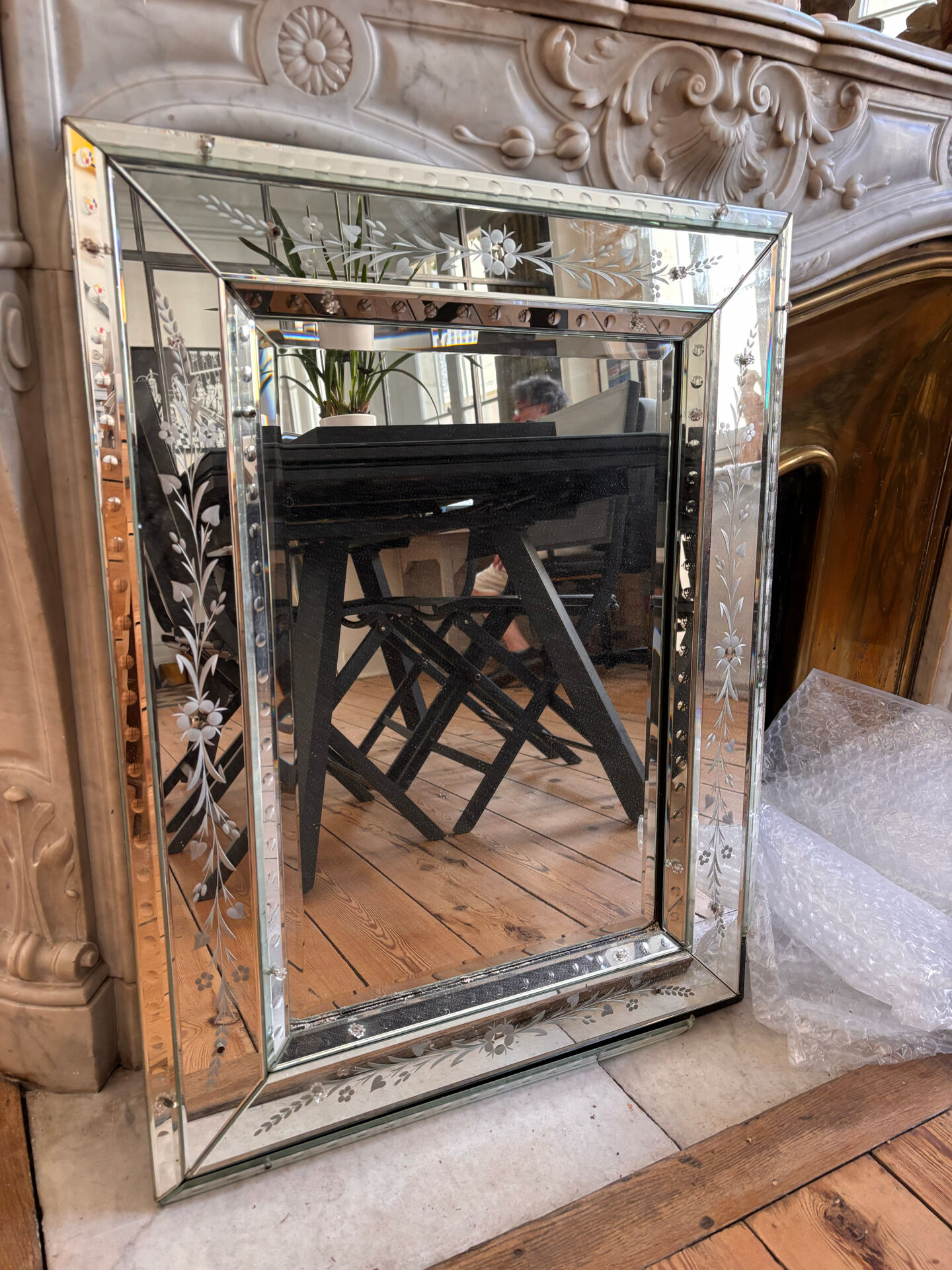 Antique Venetian mirror in engraved and bevelled glass – Floral decoration – Ita