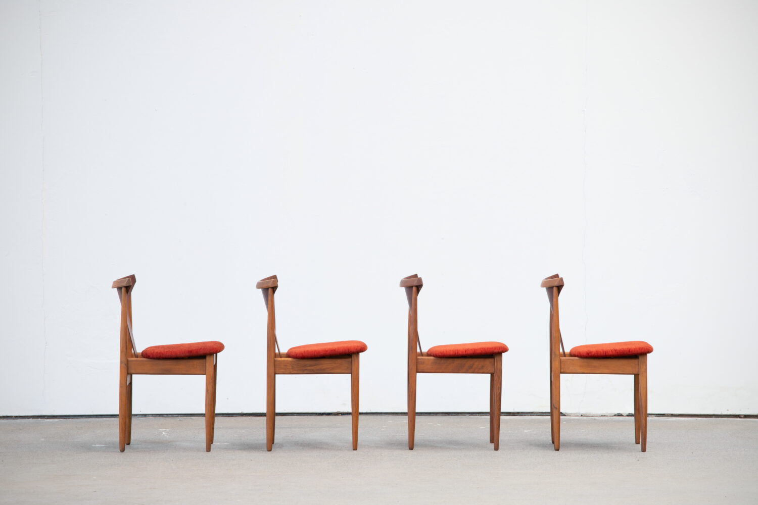 Série de 4 chaises scandinaves vintage 1960