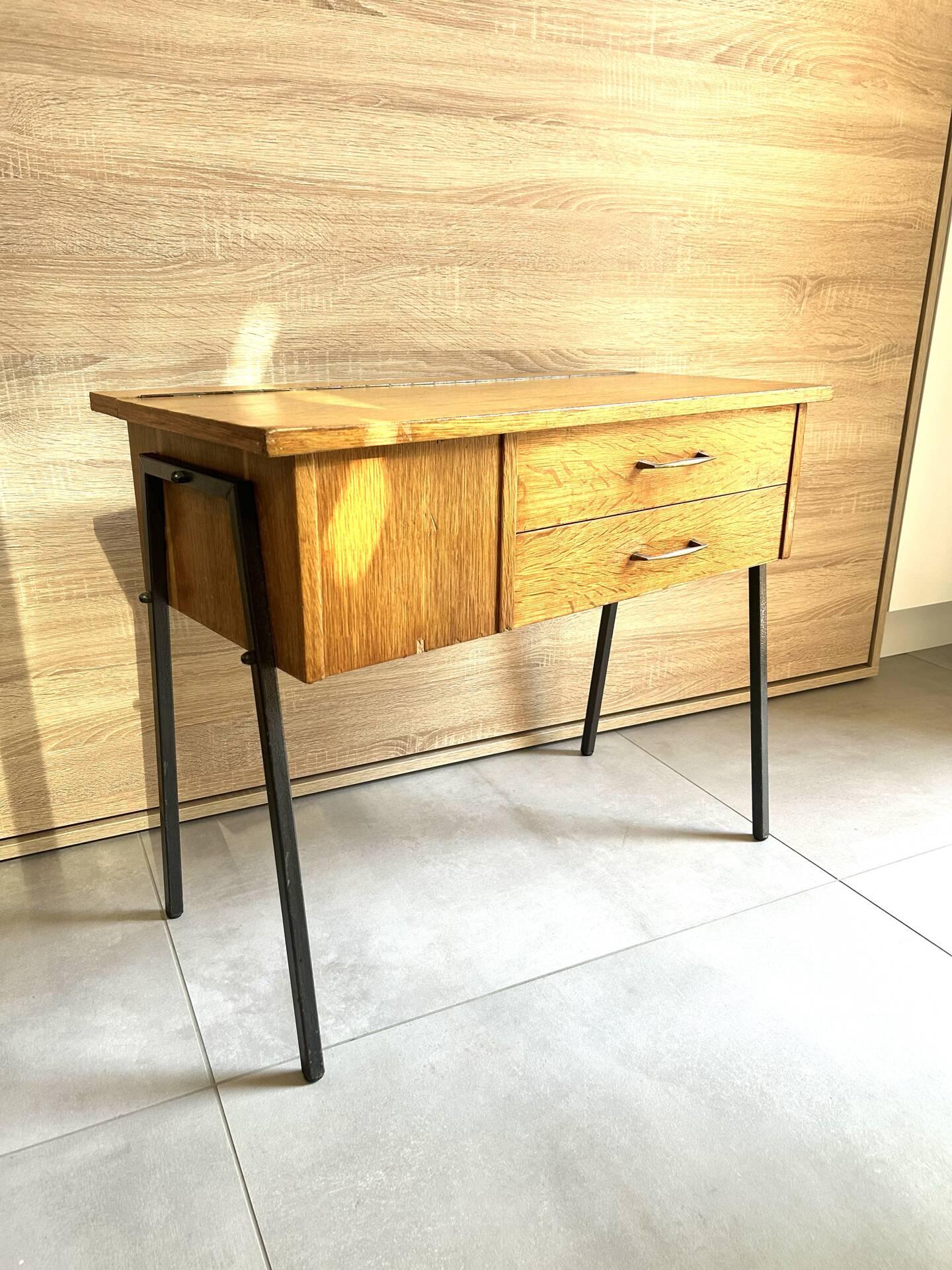 Vintage 1950s sewing machine with blonde oak veneer.