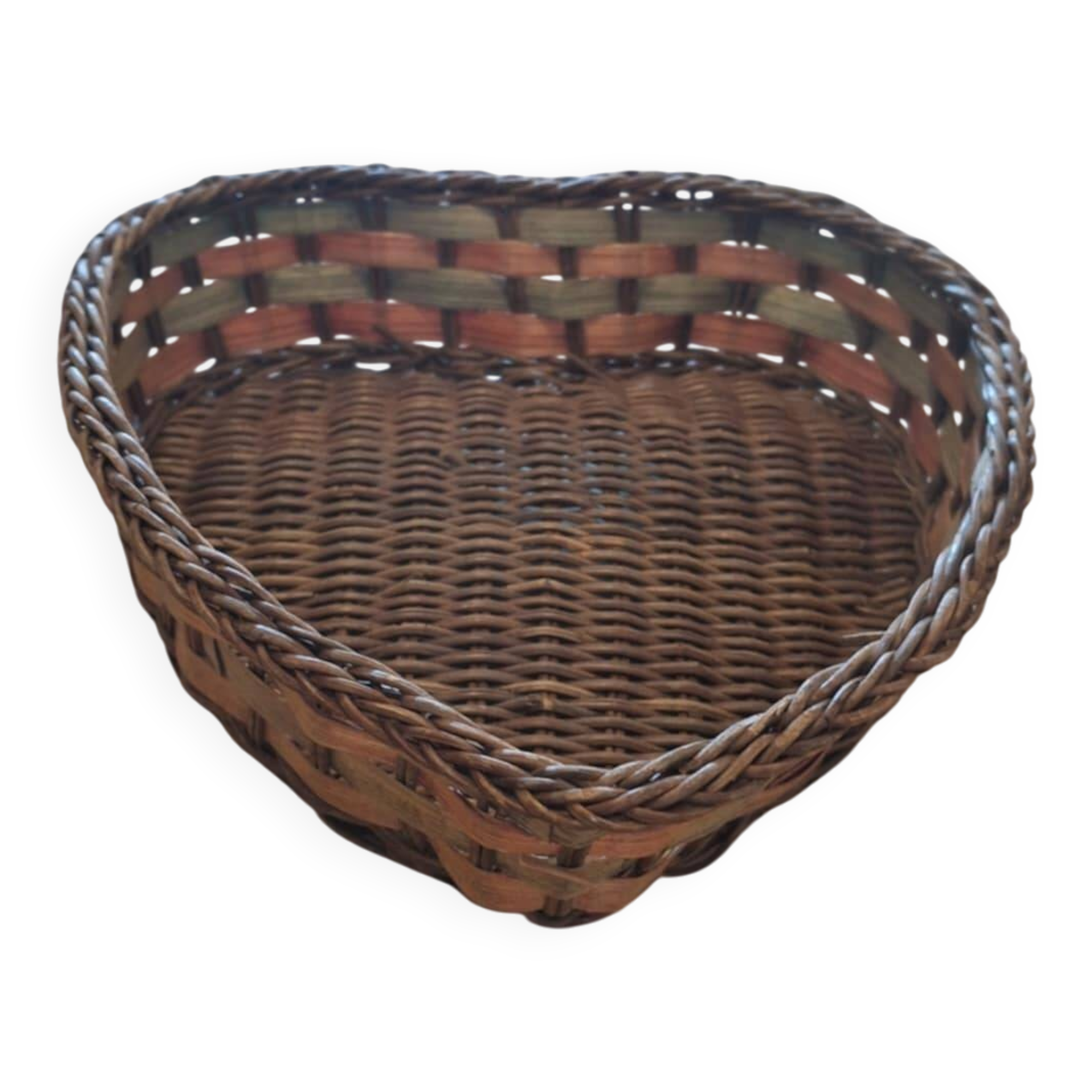 Small wicker basket in the shape of a heart.