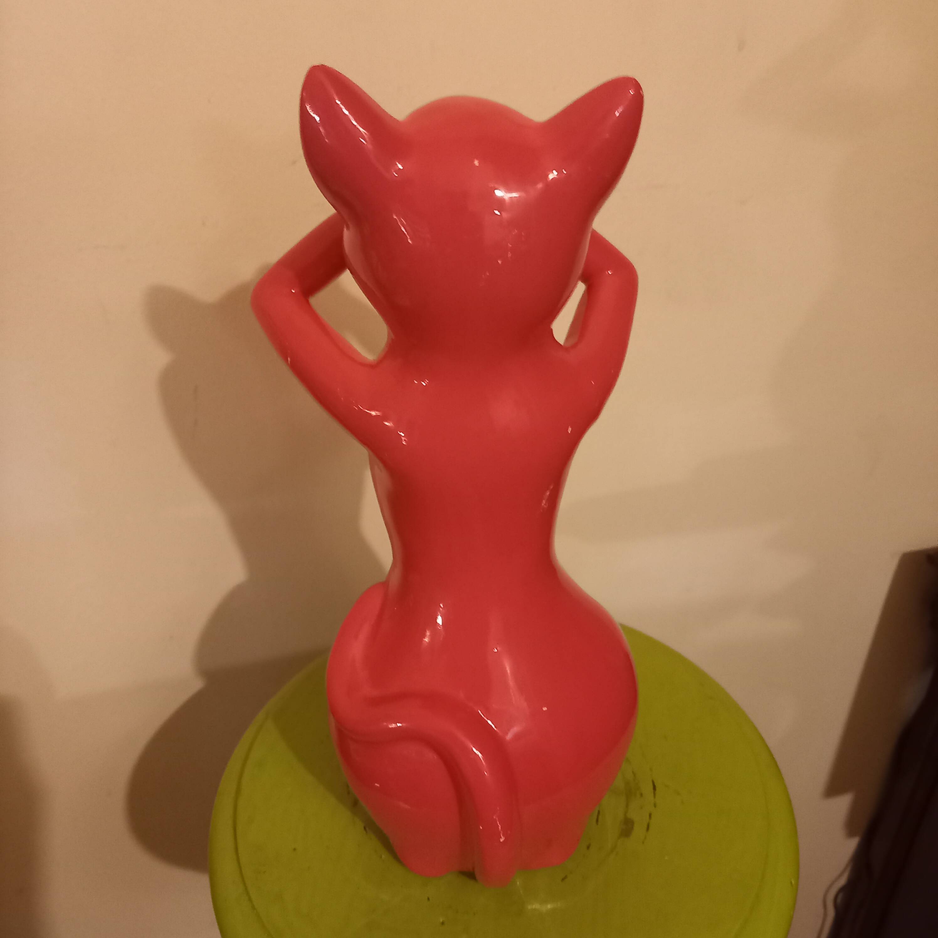 Pink pop art cat statuette in ceramic