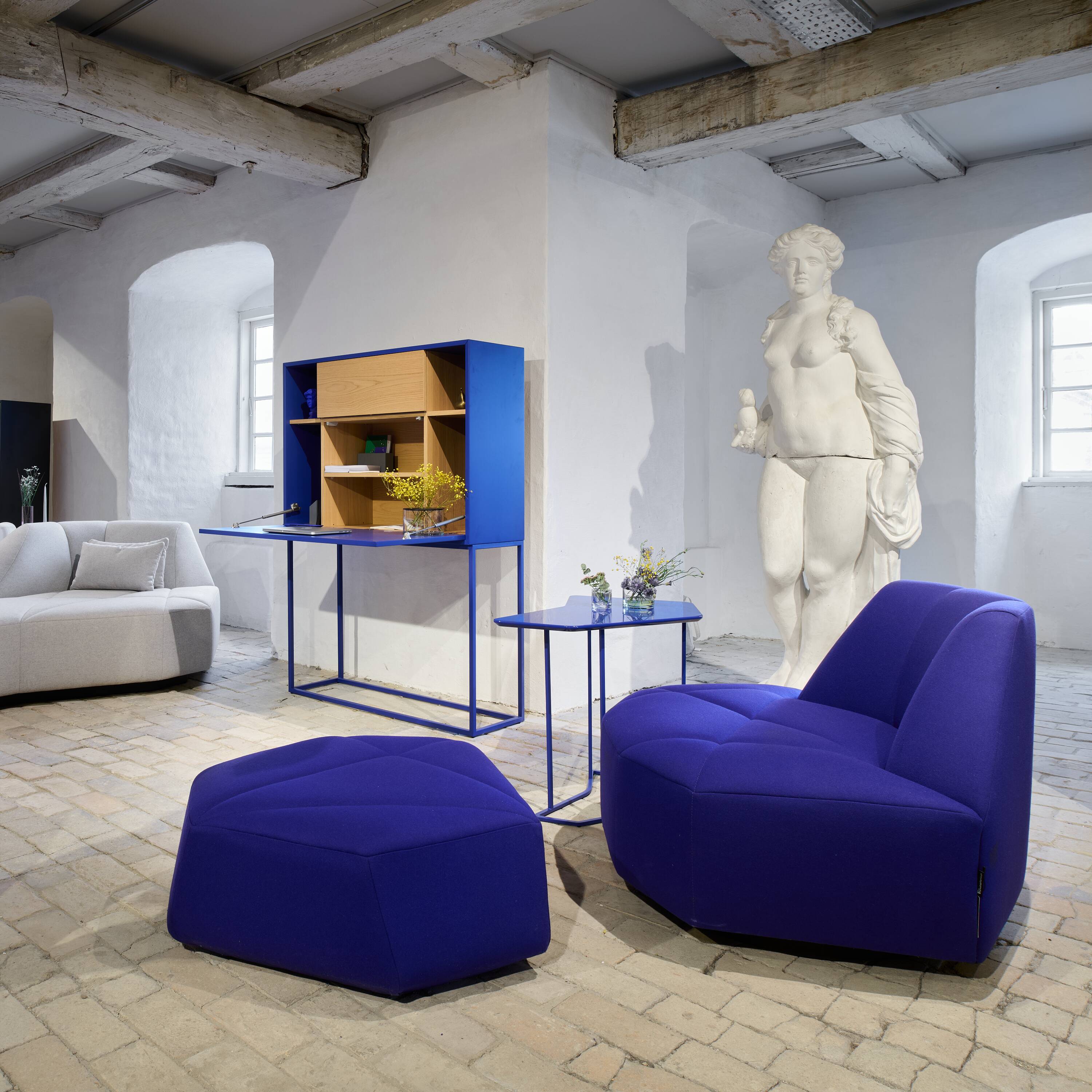 Contemporary swivel armchair - like new condition