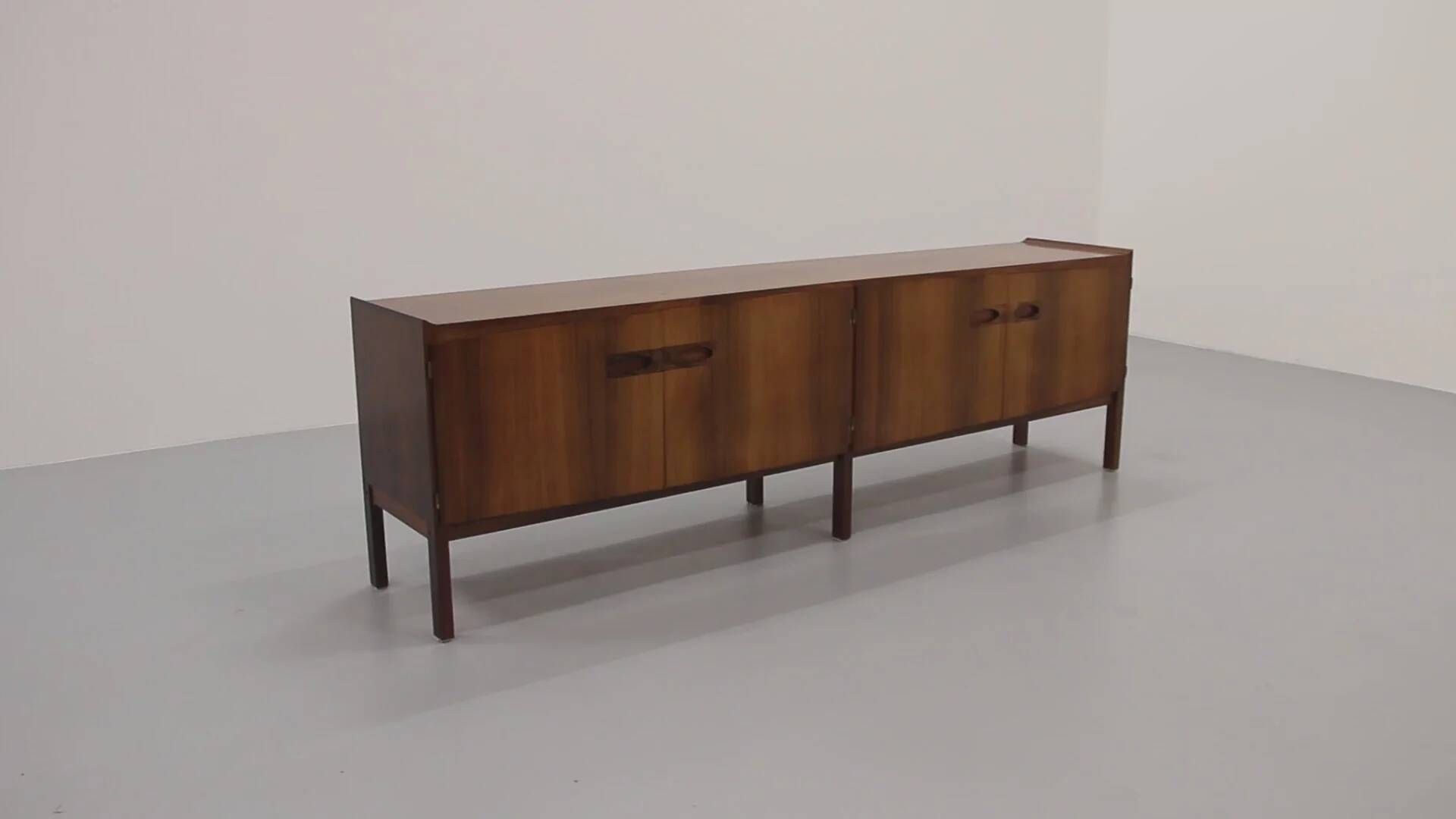 Buffet en bois Arne Hovmand Olsen pour Mogens Kold, Danemark, vers 1960.