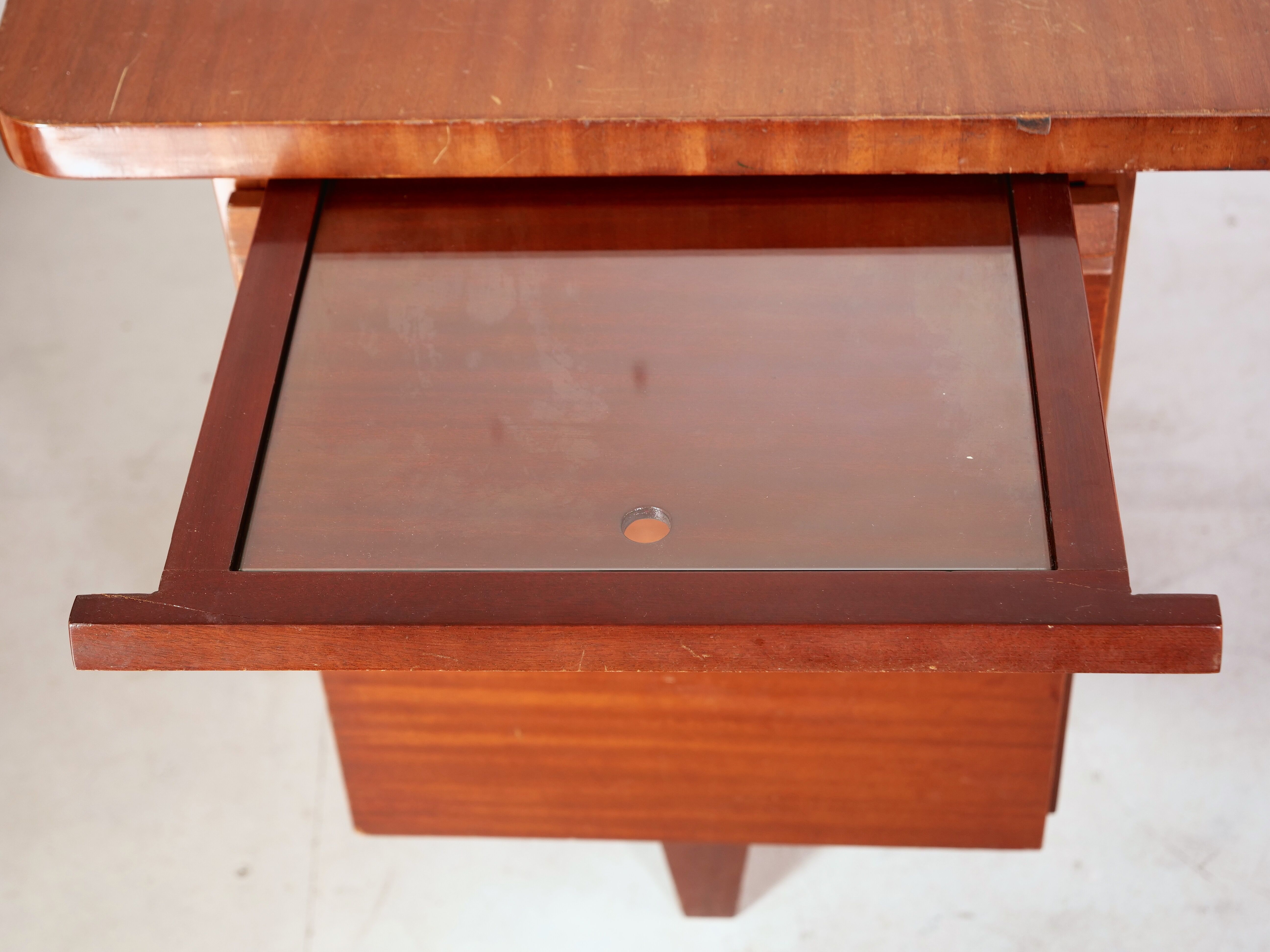 Executive desk model Boomerang standard from De Coene