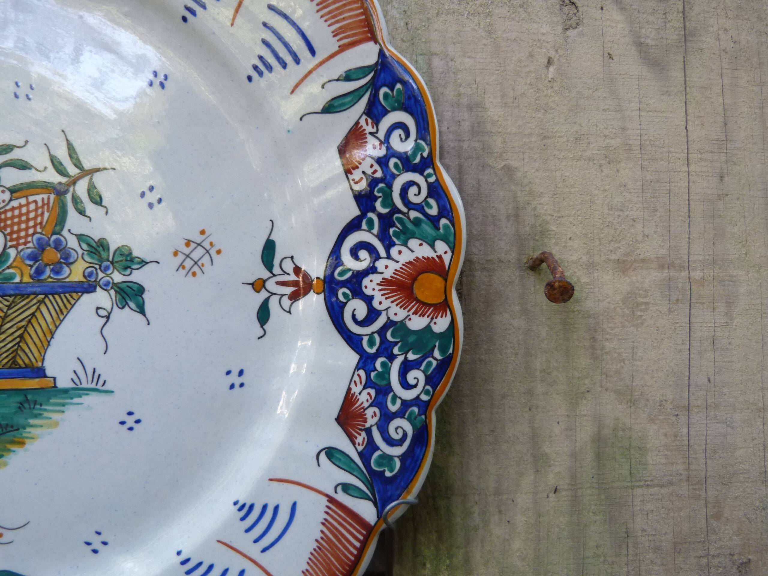 Old Gien earthenware scalloped plate with blue/yellow flower basket motifs