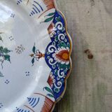 Old Gien earthenware scalloped plate with blue/yellow flower basket motifs