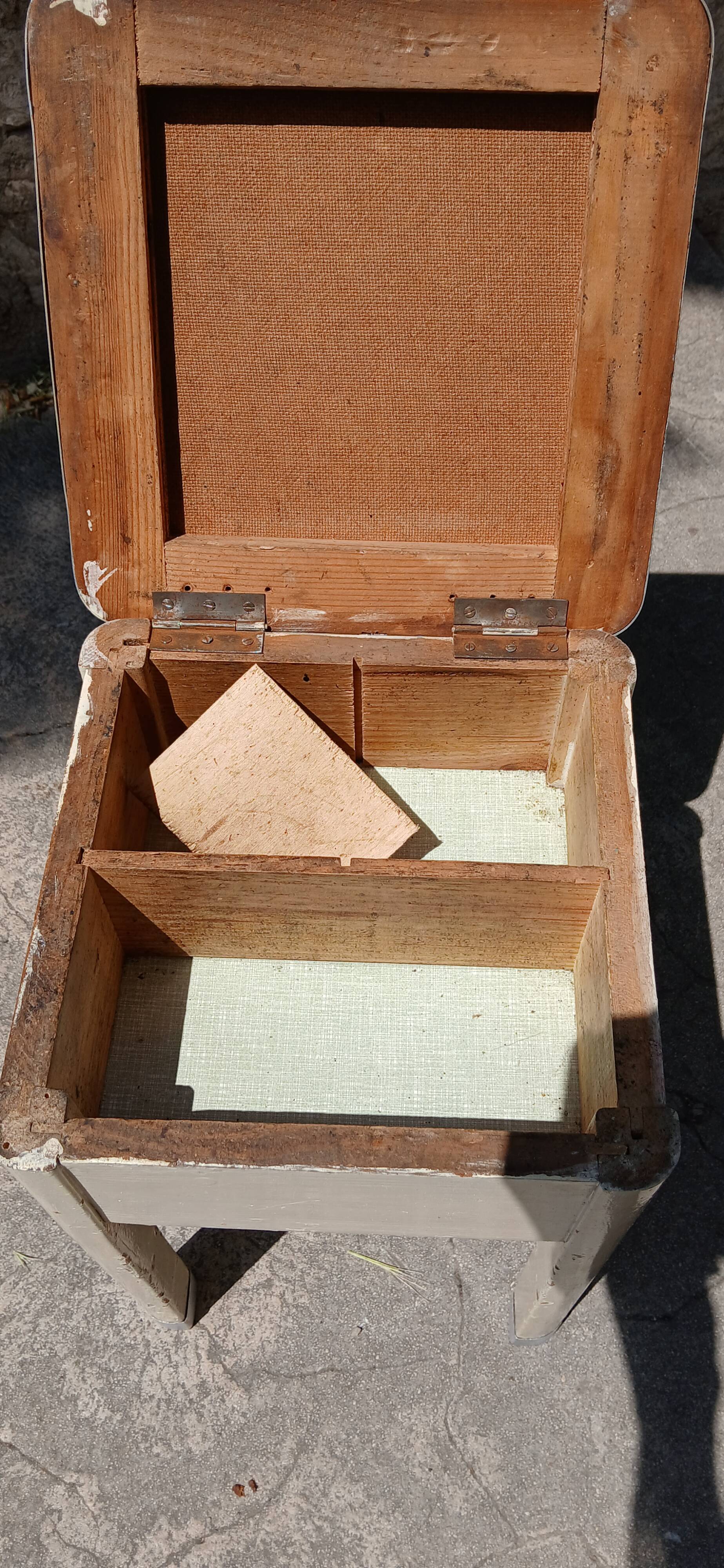 Shoe polish stool with round top and aluminum legs.