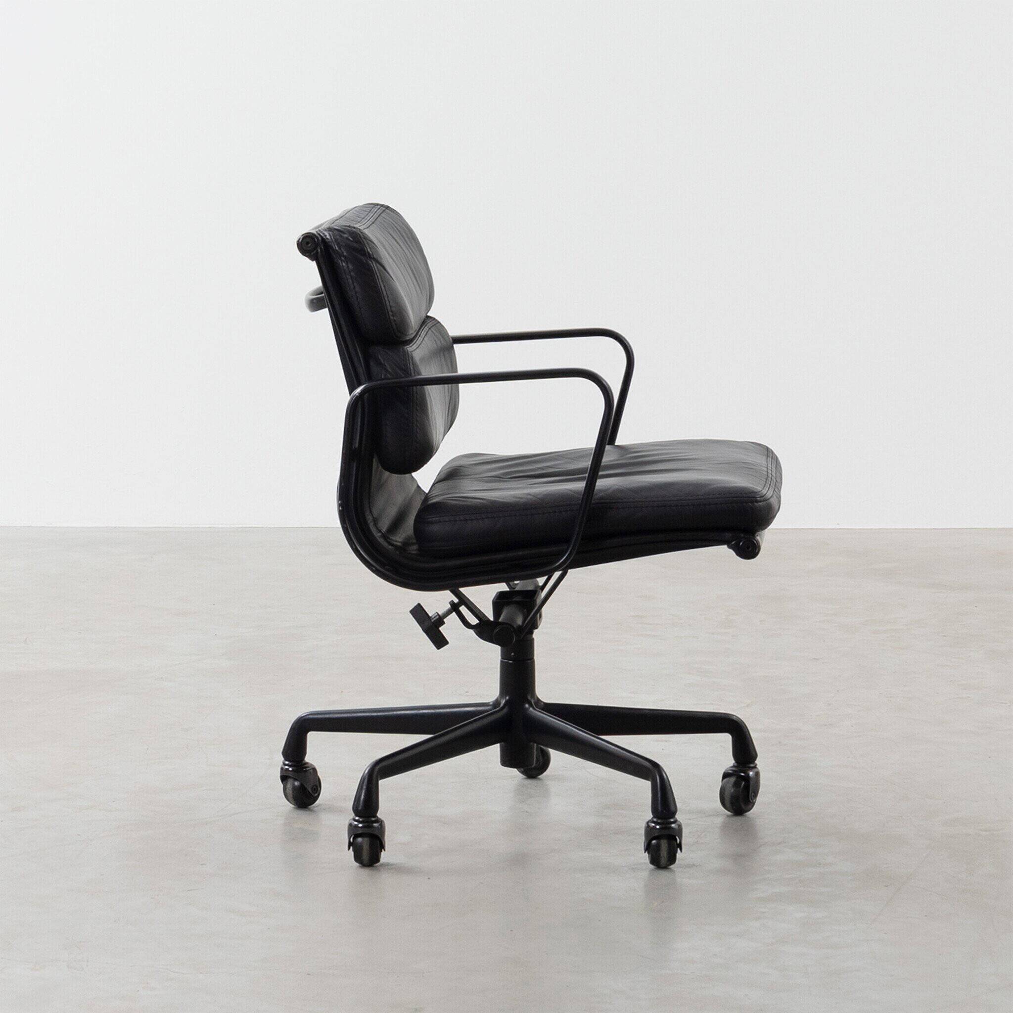 Eames EA435 Management Soft Pad Office Chair all black by Herman Miller