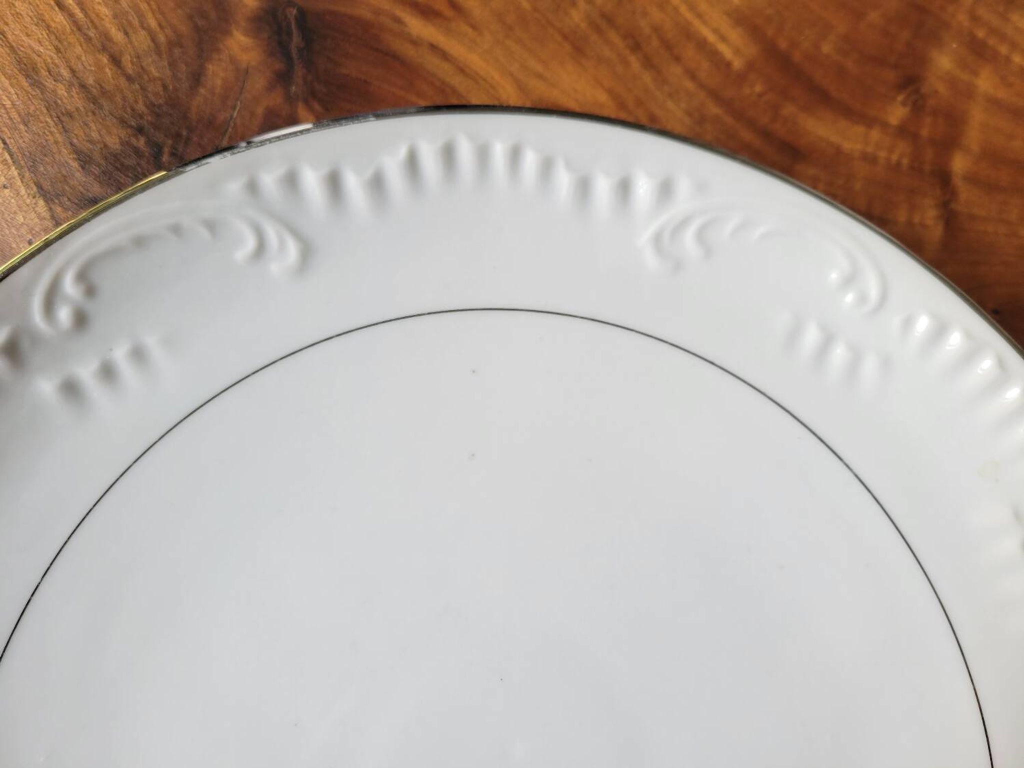 Silver-edged dessert service and its dish