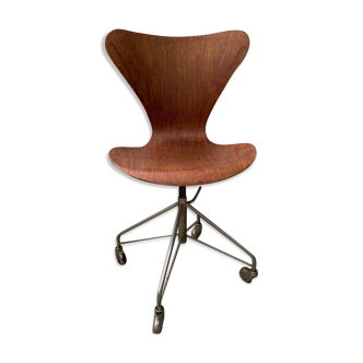 Series 7 or 3117 office chair by Arne Jacobsen for Fritz Hansen