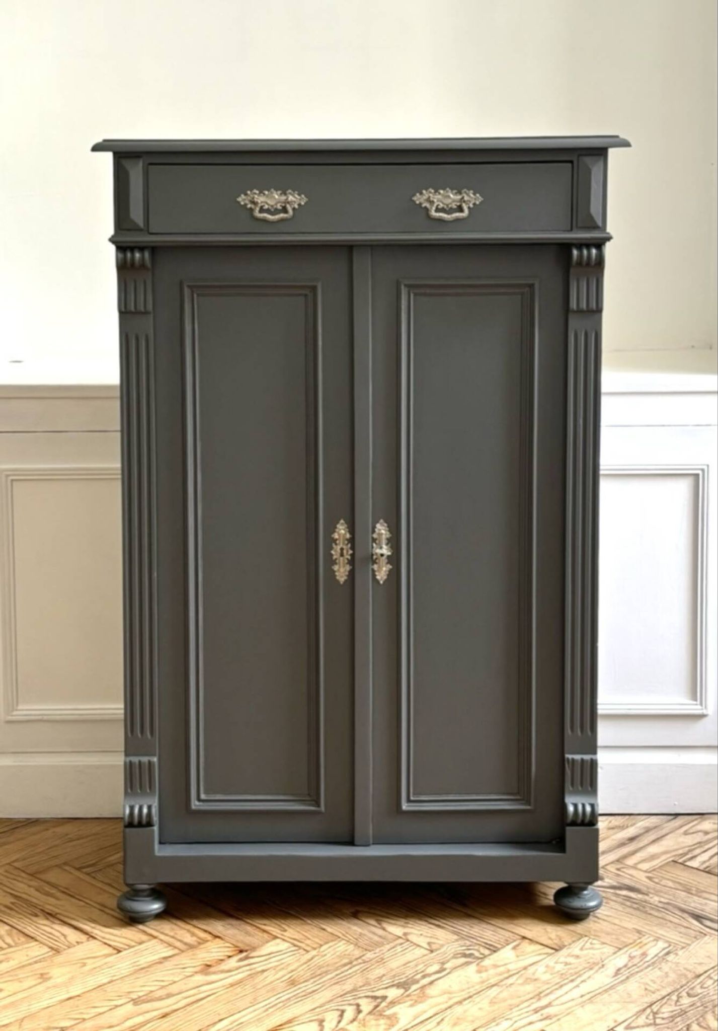 Antique buffet in the style of a vertiko from the late 19th century.