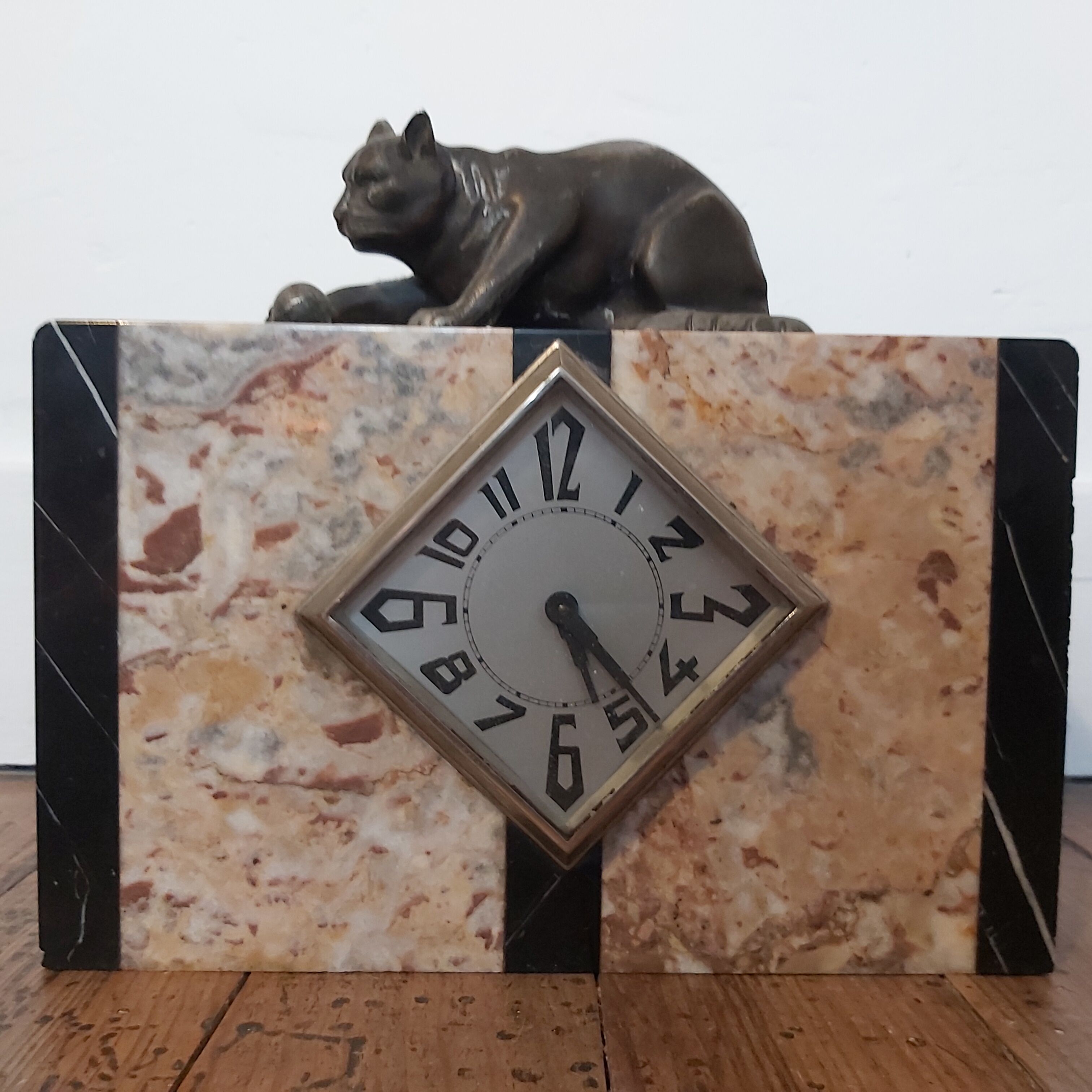 Marble clock and art-deco panthere
