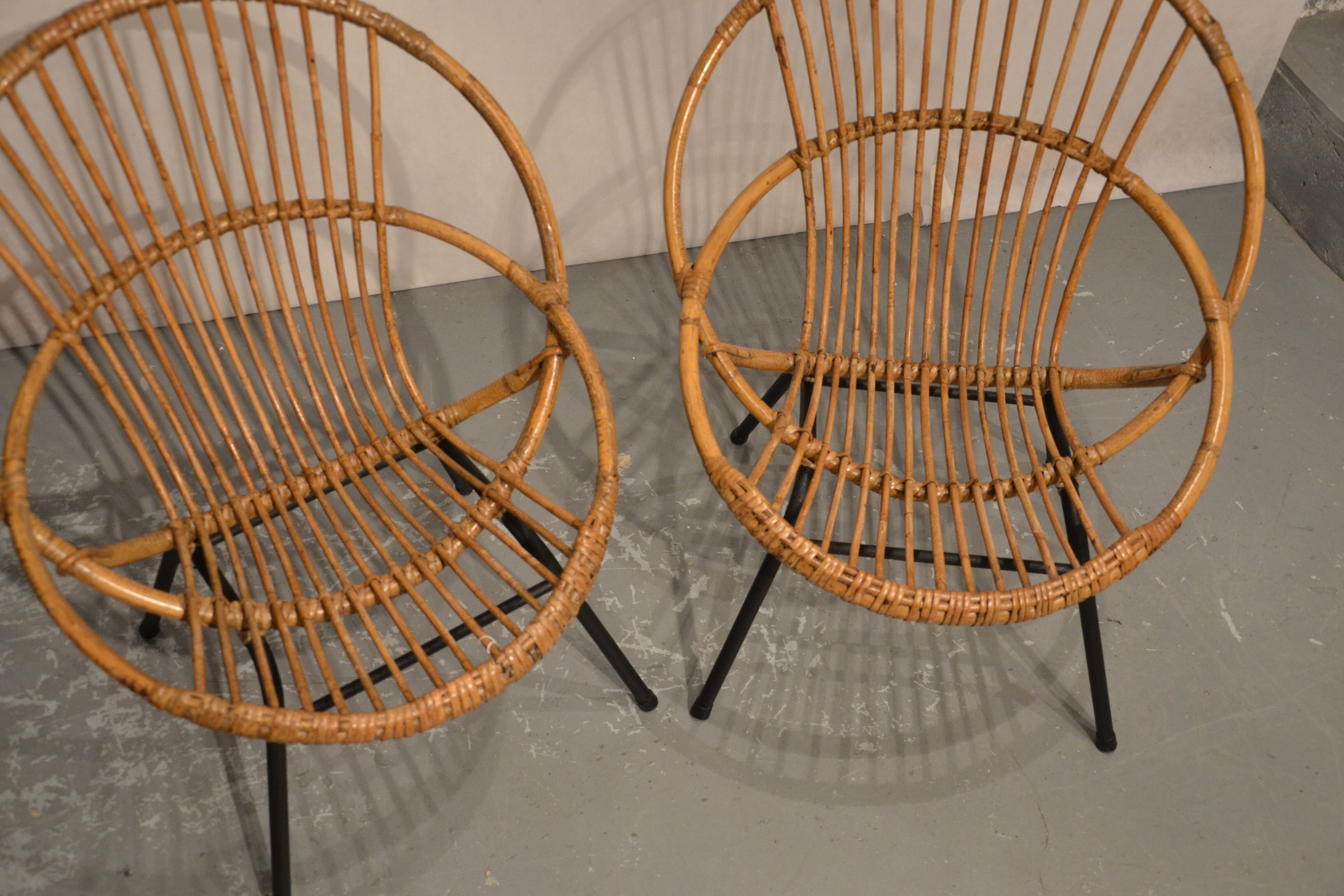 Paire de fauteuils coquille en rotin
