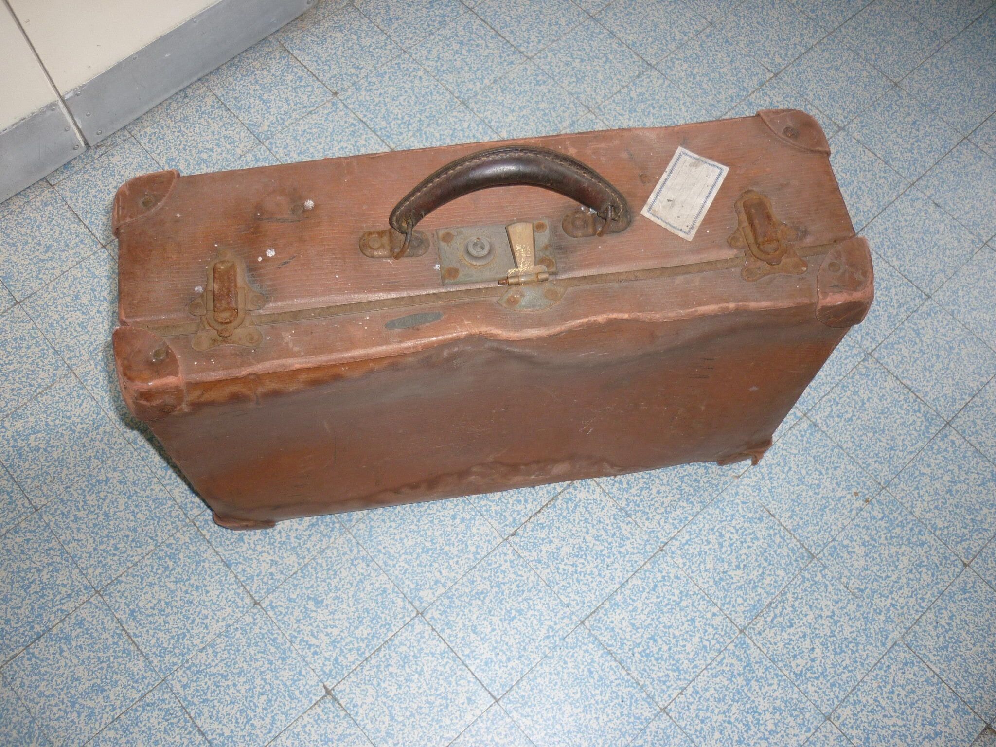 Unica red-haired suitcase