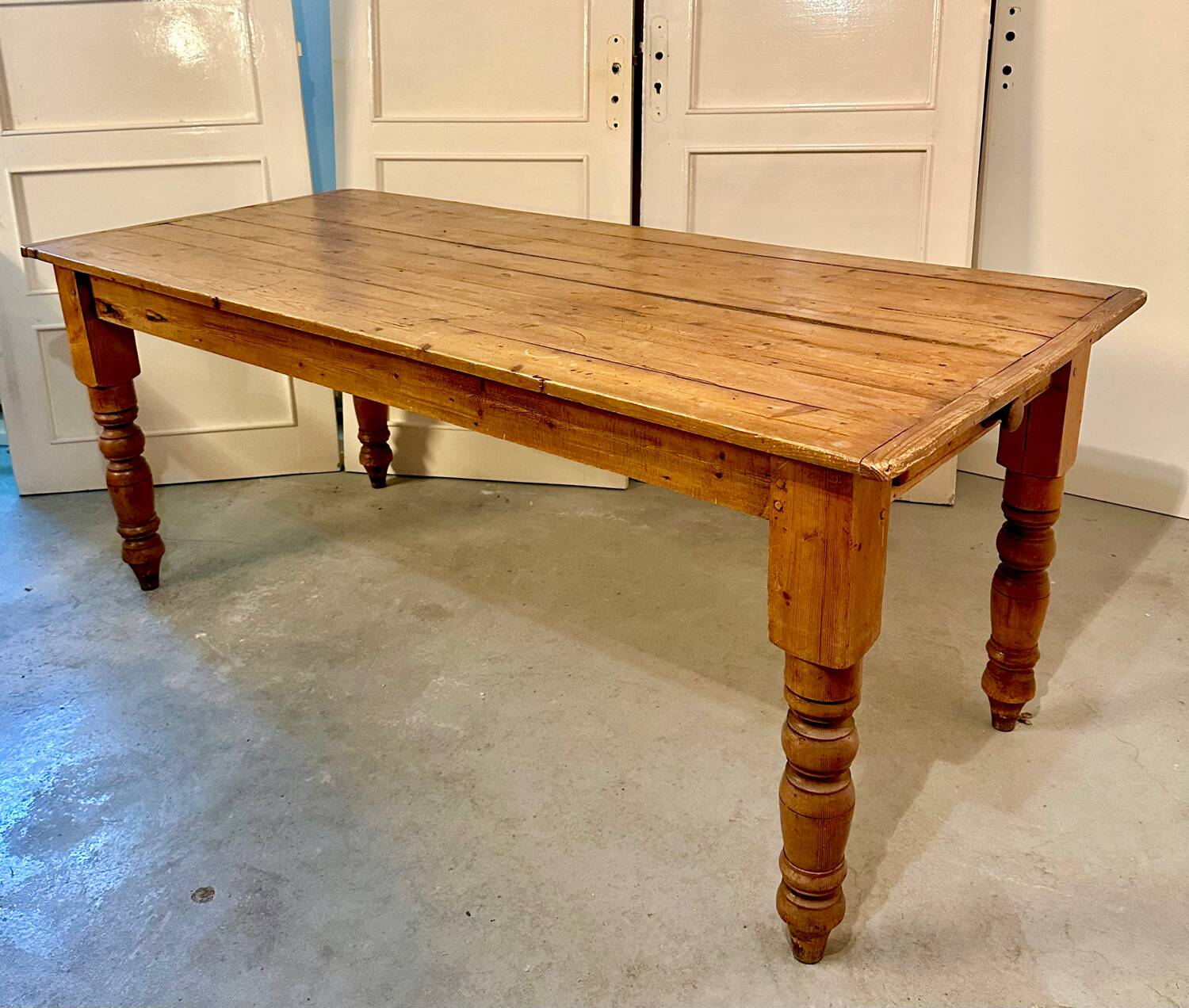 Table de ferme en pin massif fin XIXe, 187cm
