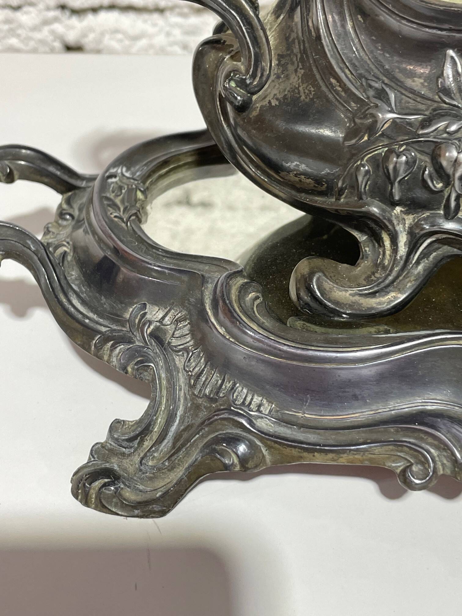 Table jardinière and its silver-plated tray in Louis XV style.