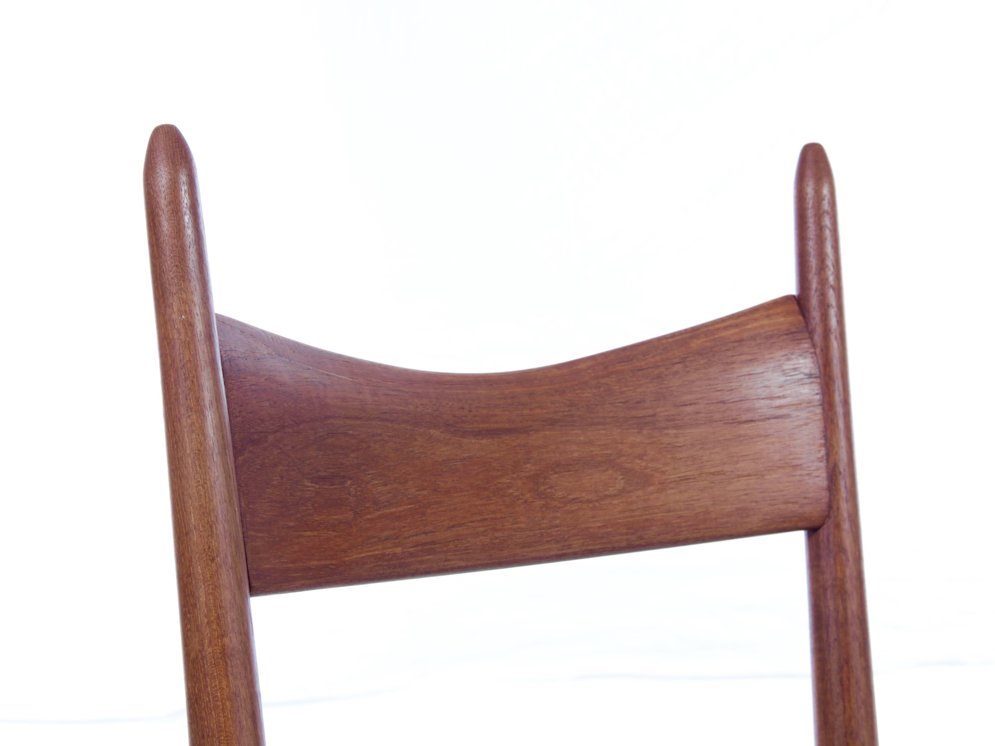 Suite de 6 chaises scandinaves en teak