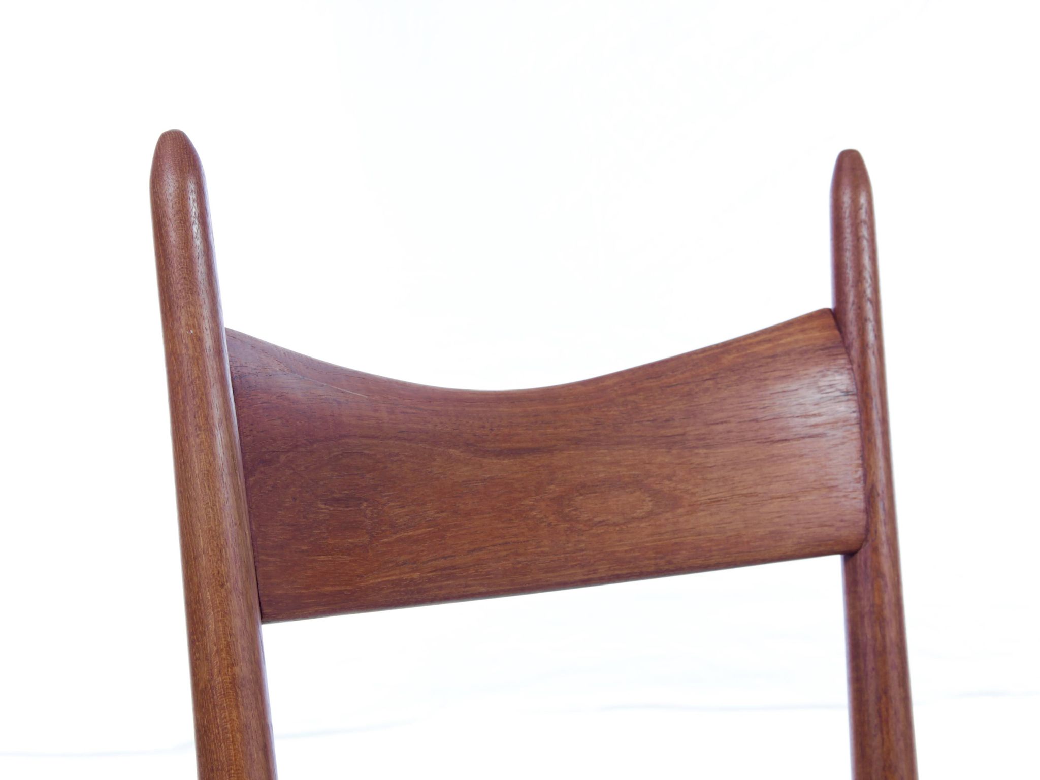 Suite de 6 chaises scandinaves en teak