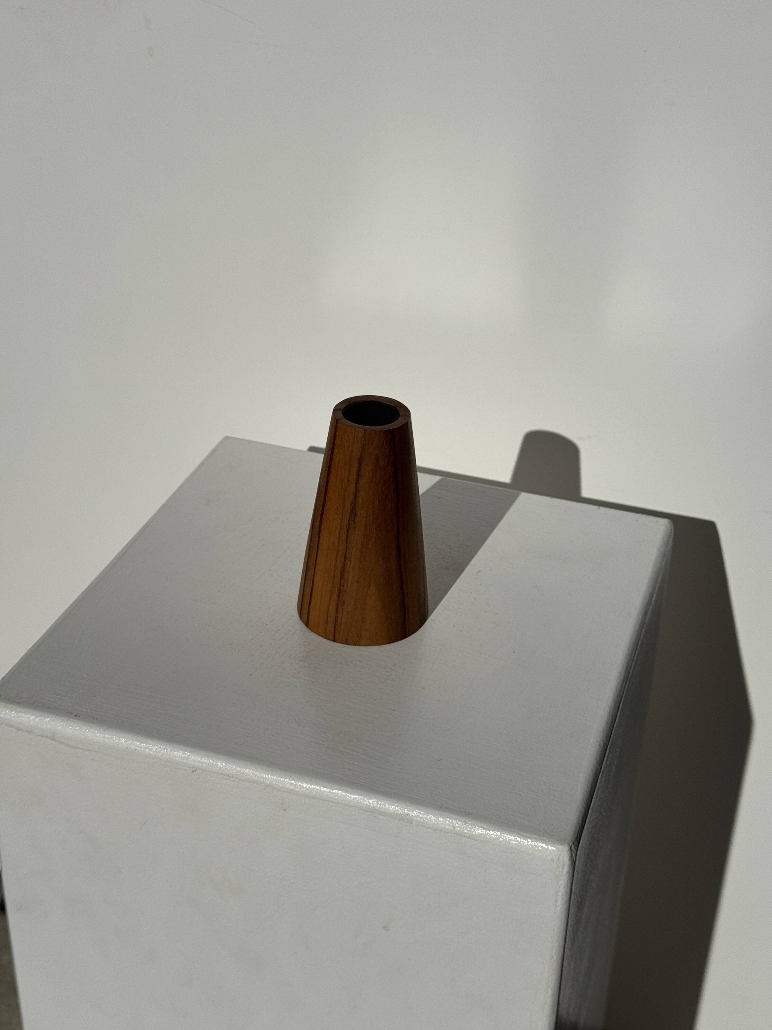 Conical circular candle holder in solid teak H10 D6