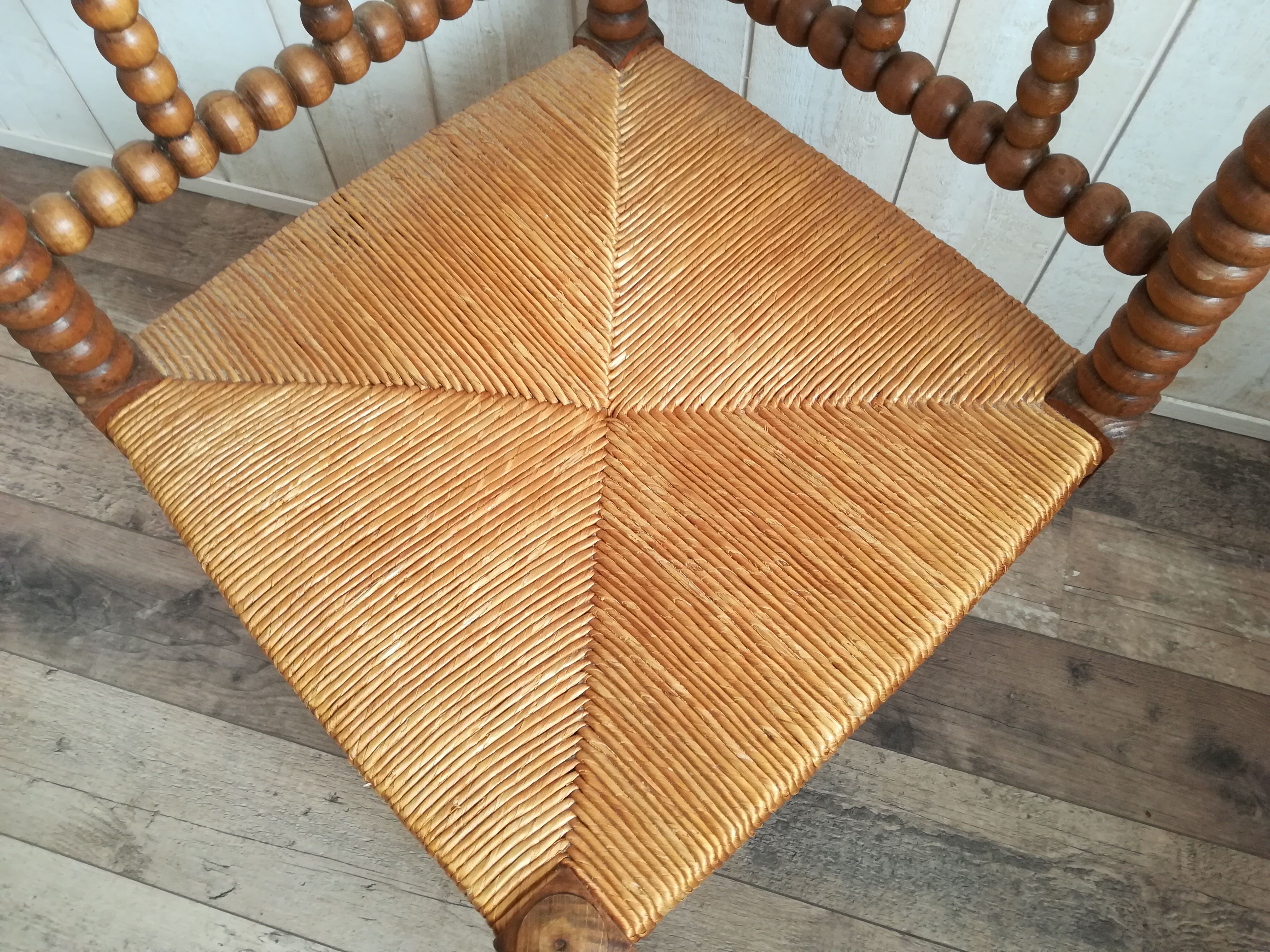 Armchair style arts and crafts