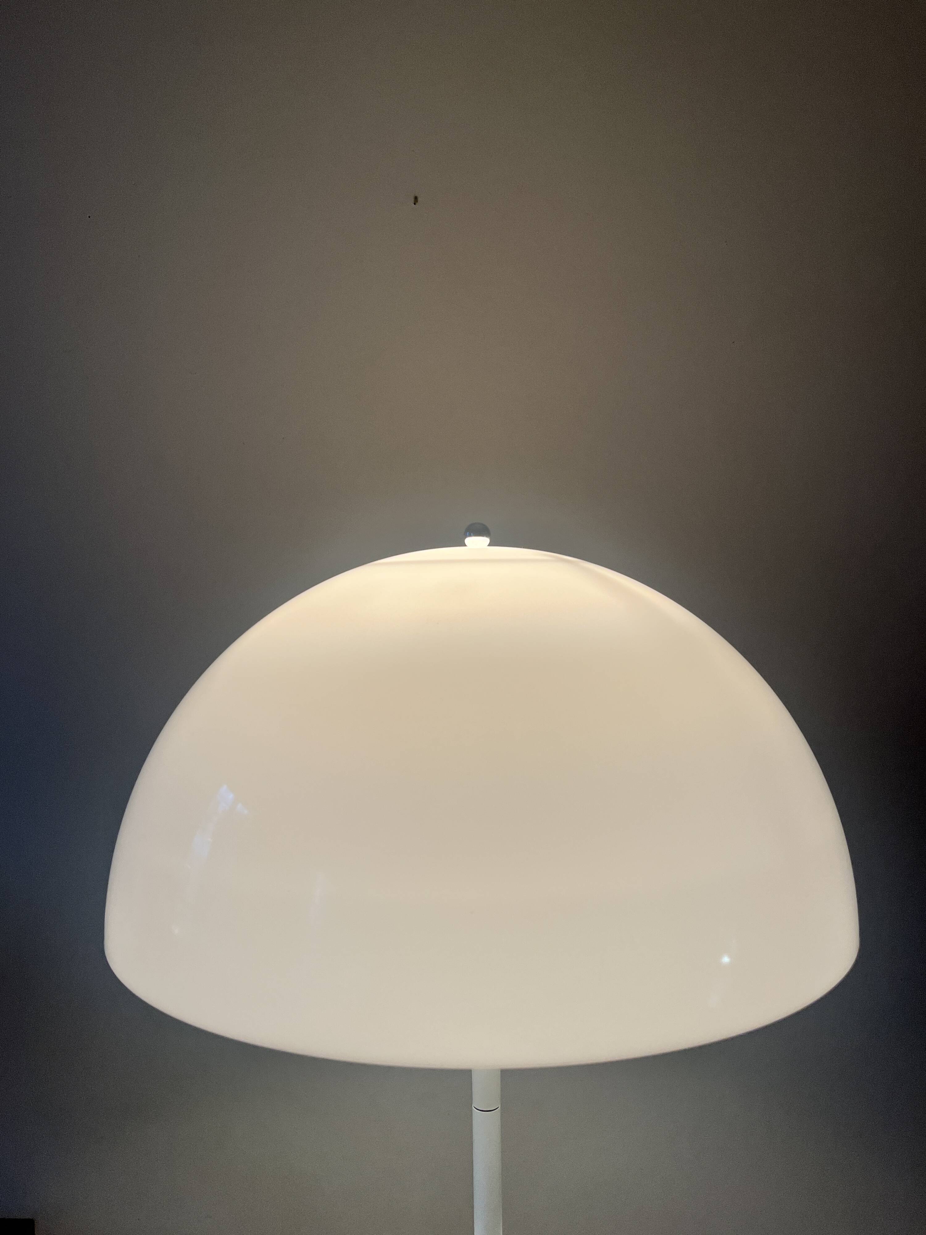 Lampadaire tulipe blanc modèle Panthella par Verner Panton, 1971